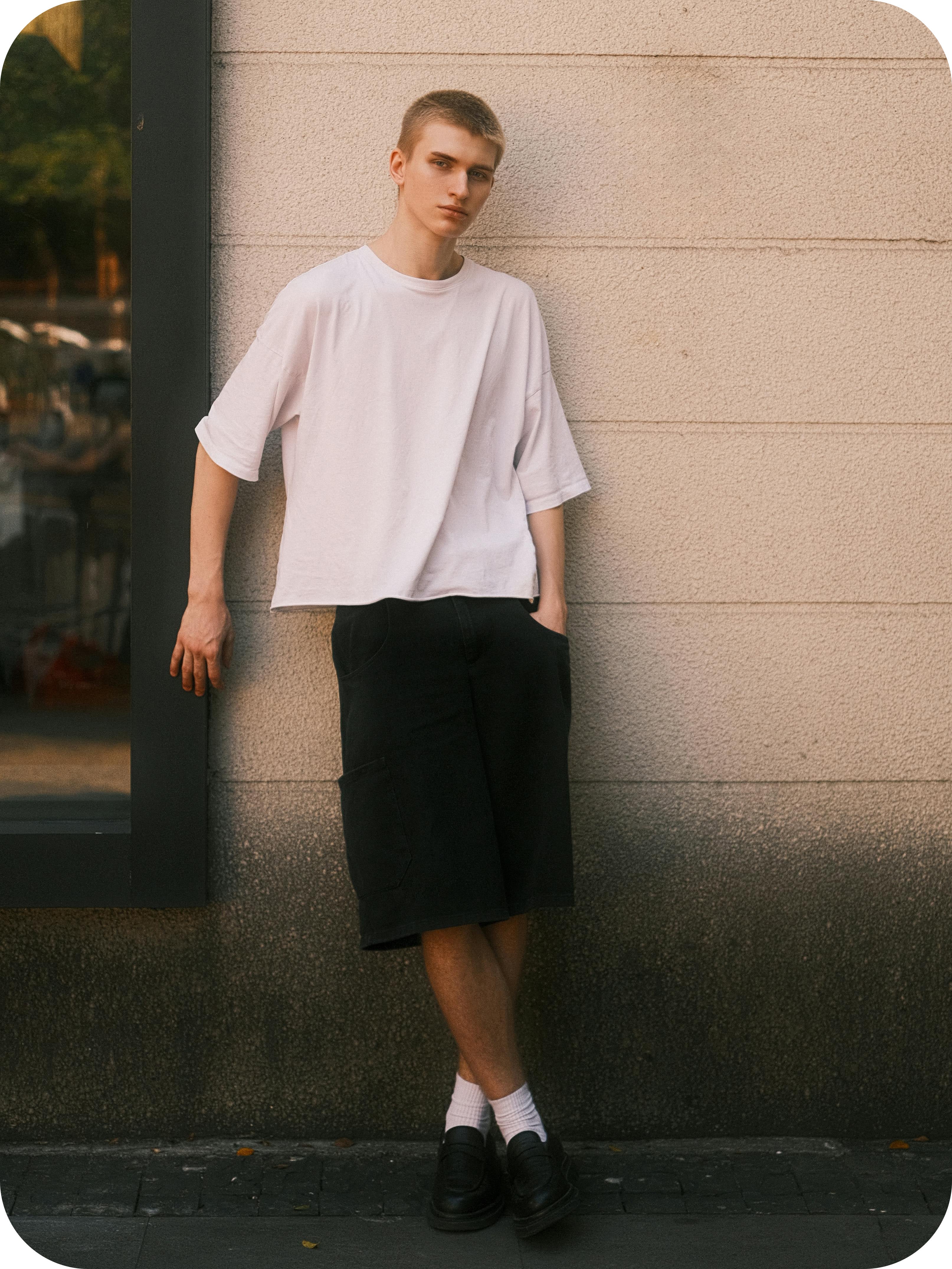 "Rever center image featuring men’s casual minimal fashion, highlighting clean design and modern aesthetics."