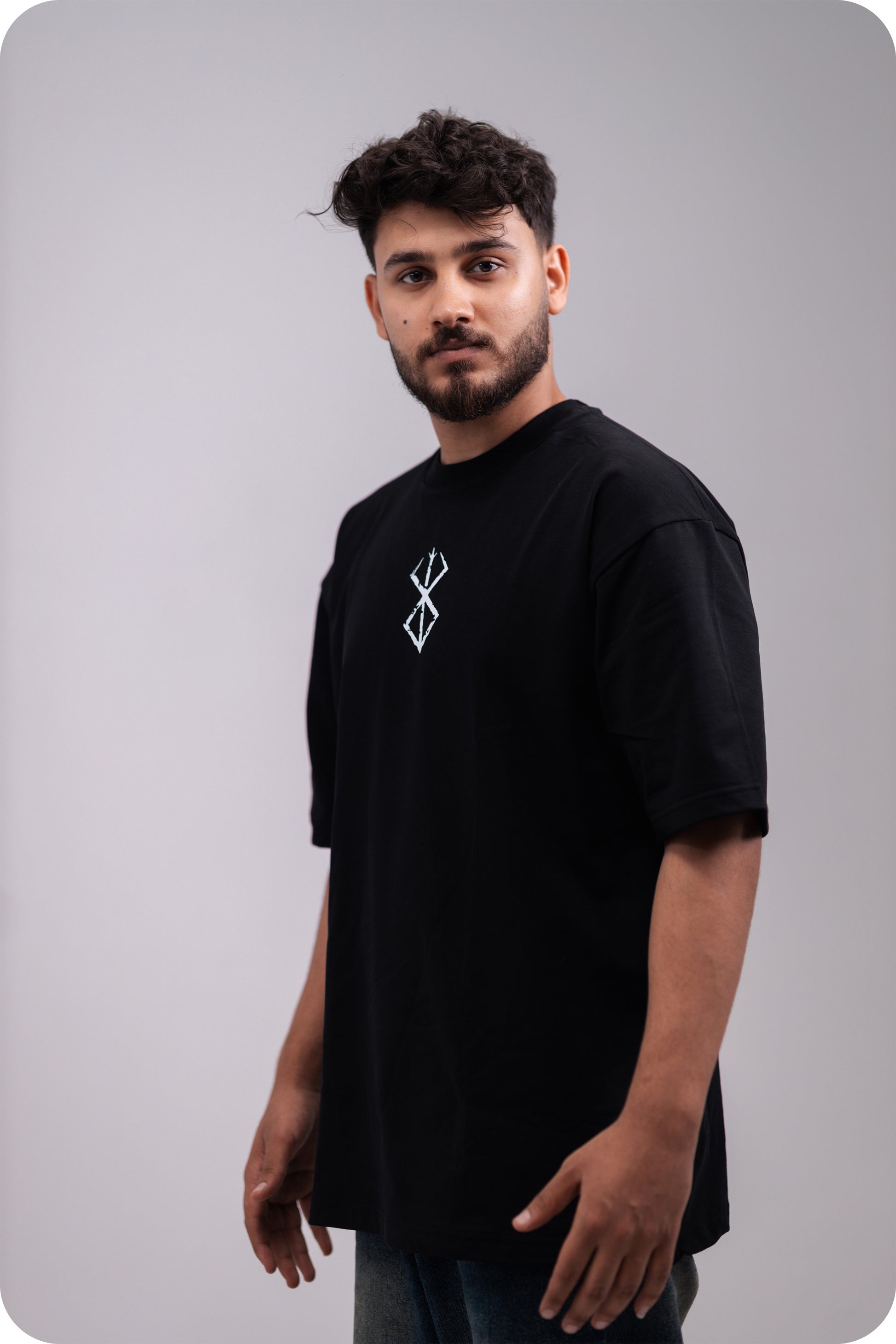 REVER – Oversized T-Shirt – Black [JOJO] Print - REVER