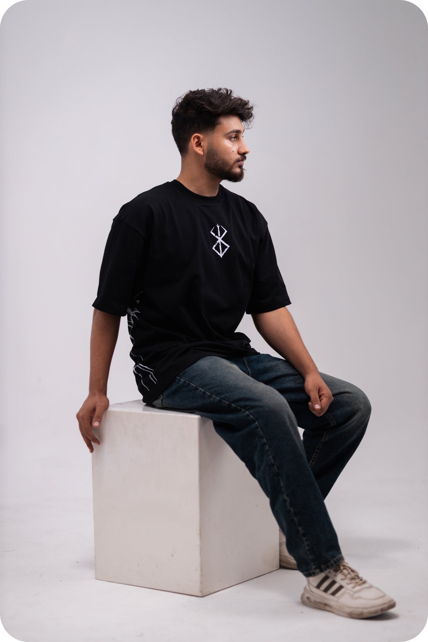 REVER – Oversized T-Shirt – Black [JOJO] Print - REVER