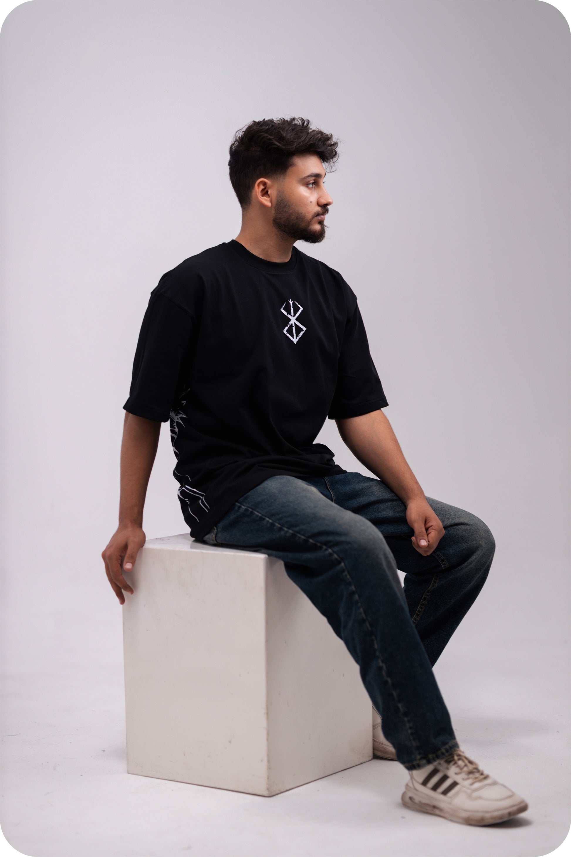 REVER – Oversized T-Shirt – Black [JOJO] Print - REVER