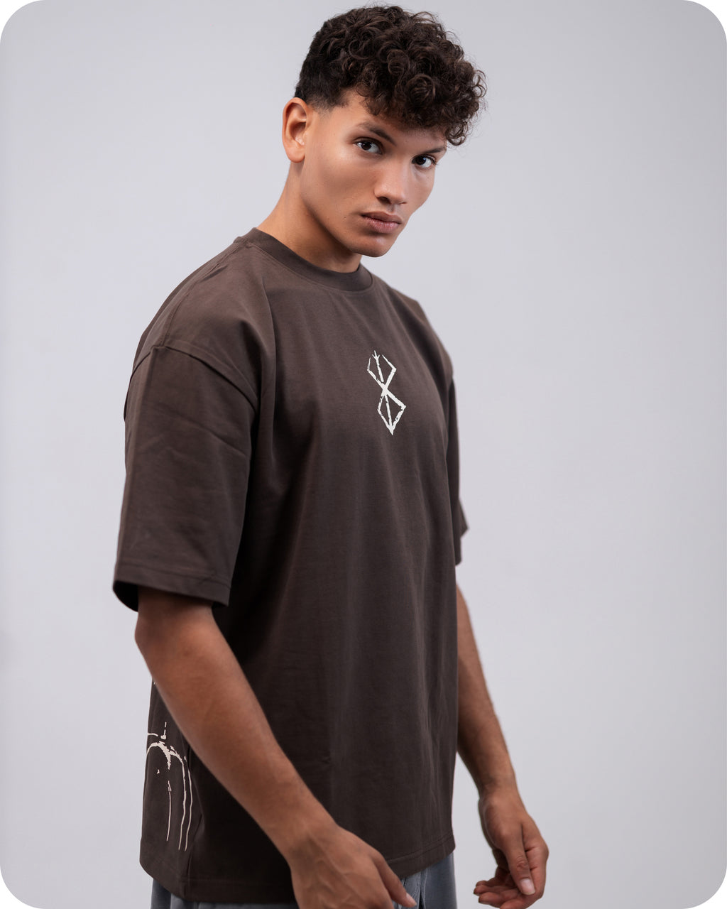 REVER – Oversized T-Shirt – Brown [JOJO] Print - REVER