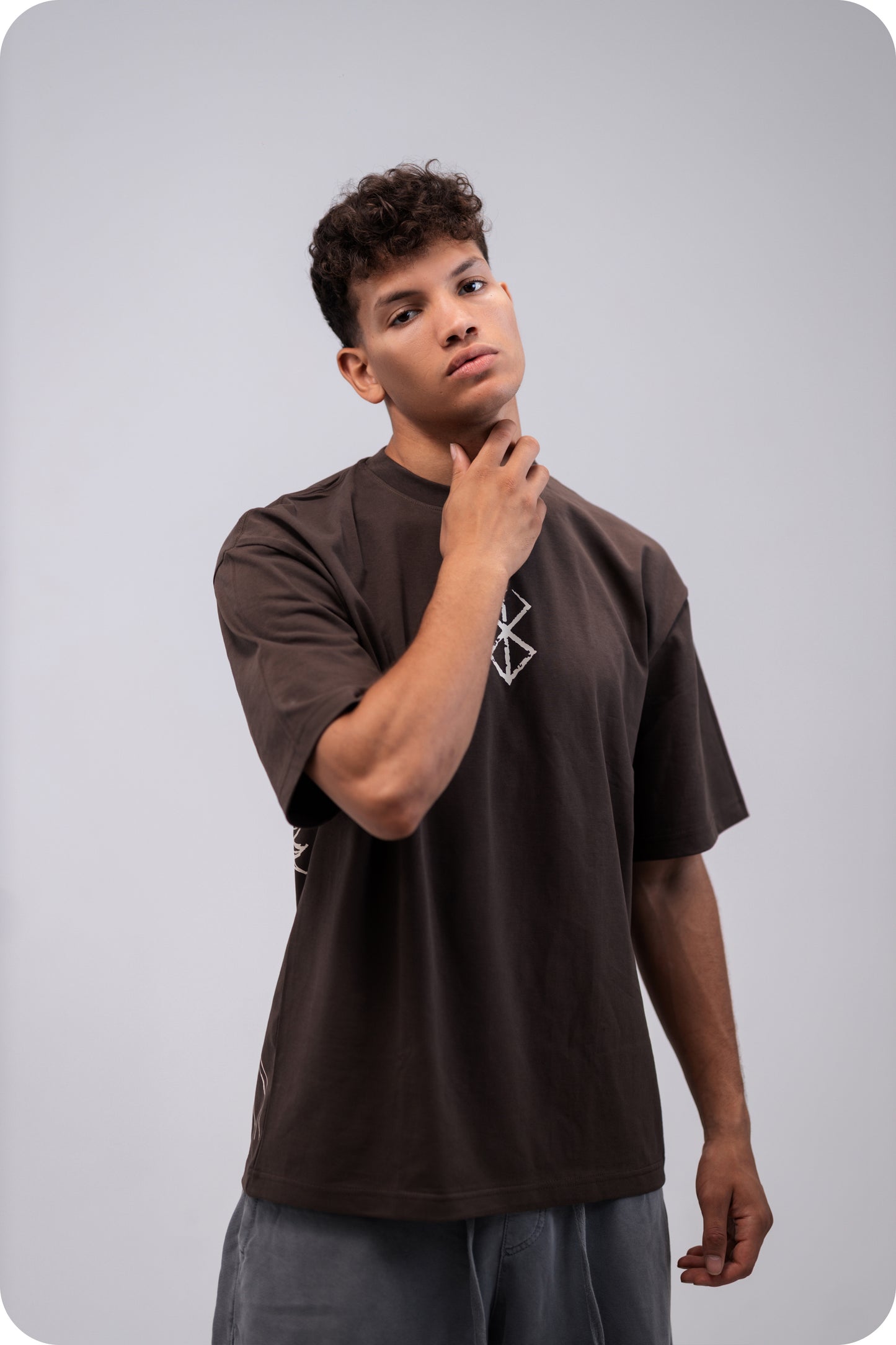 REVER – Oversized T-Shirt – Brown [JOJO] Print - REVER