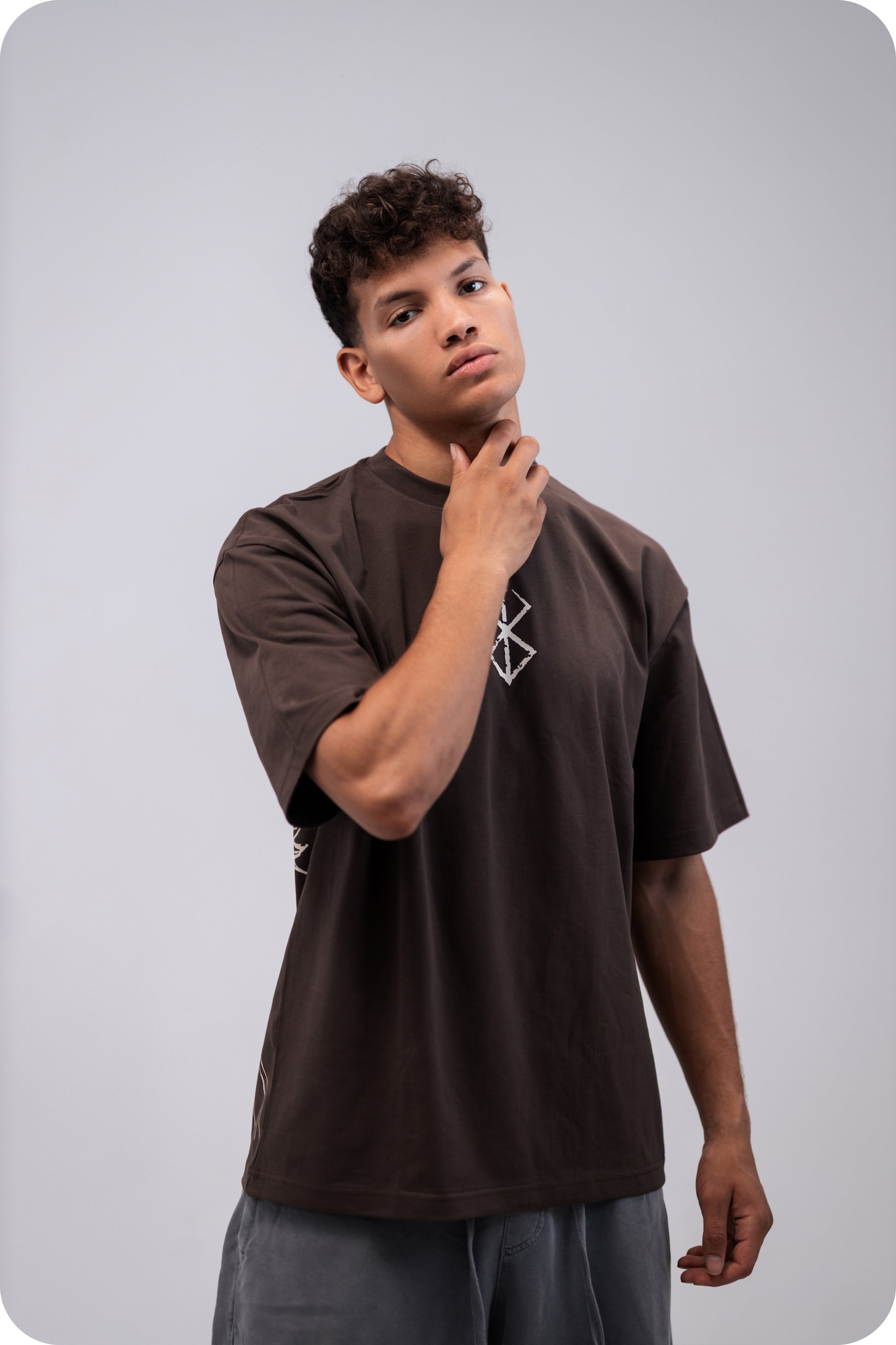 REVER – Oversized T-Shirt – Brown [JOJO] Print - REVER