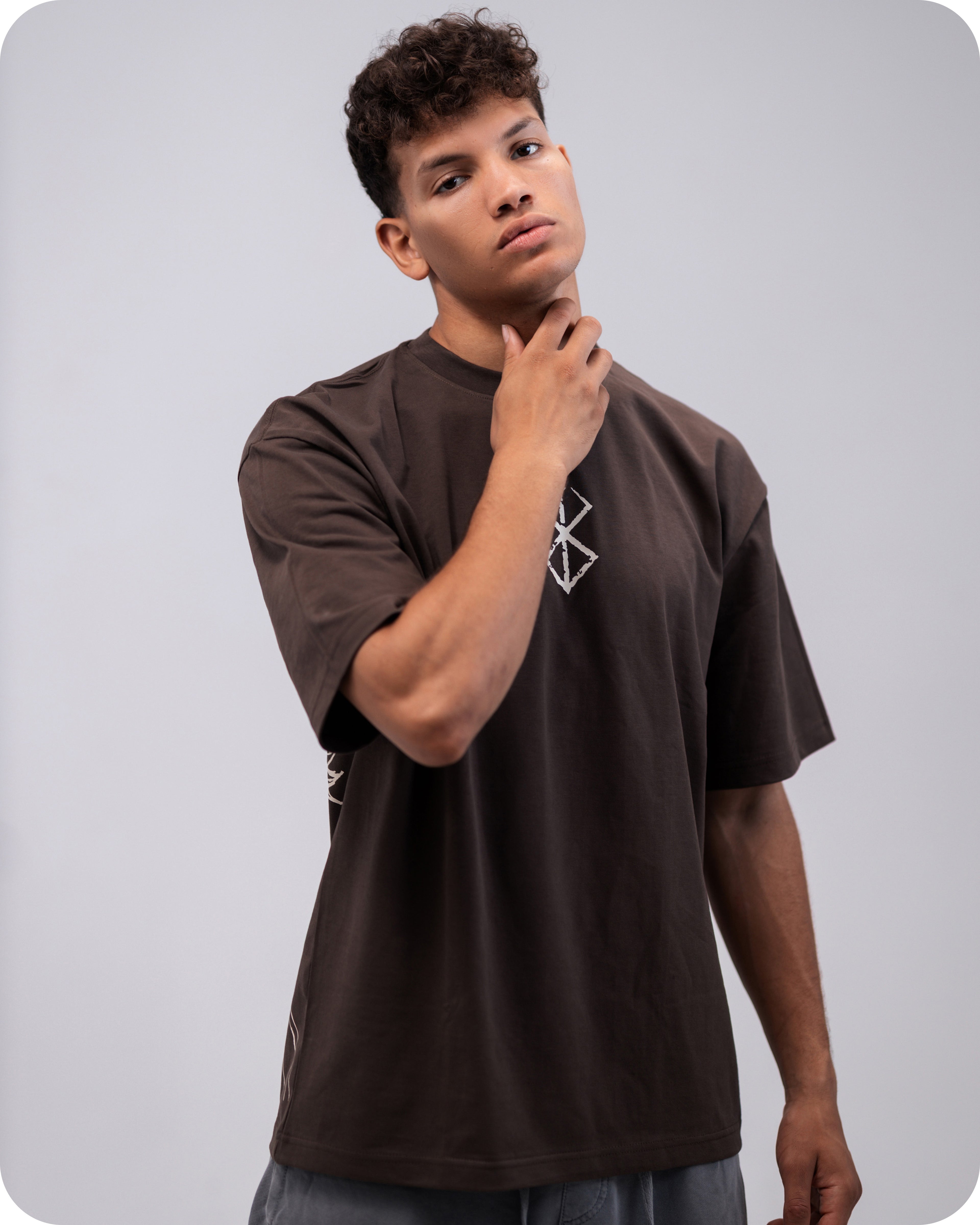 REVER – Oversized T-Shirt – Brown [JOJO] Print - REVER