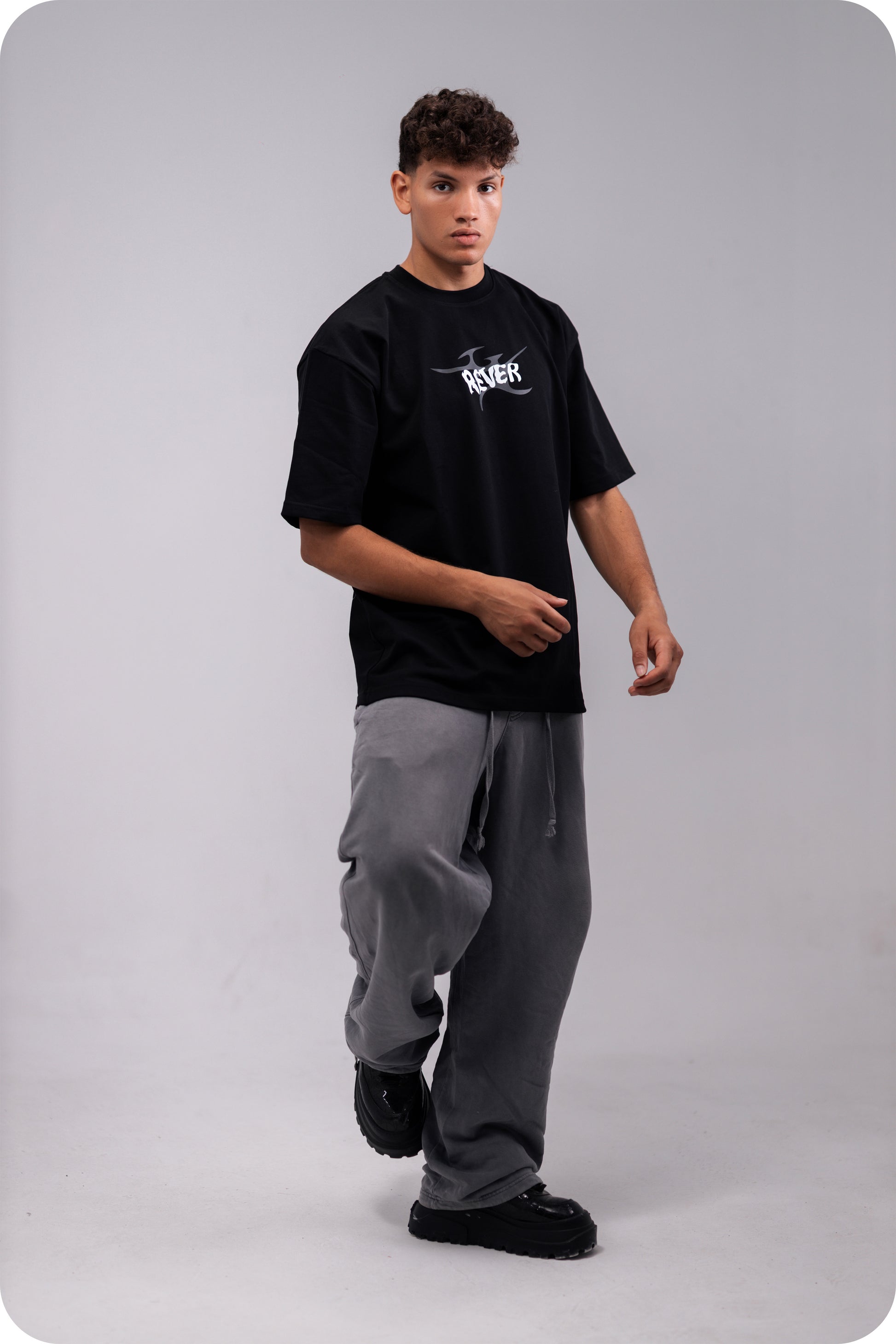 REVER – Oversized T-Shirt – Black [REVER design] Print - REVER