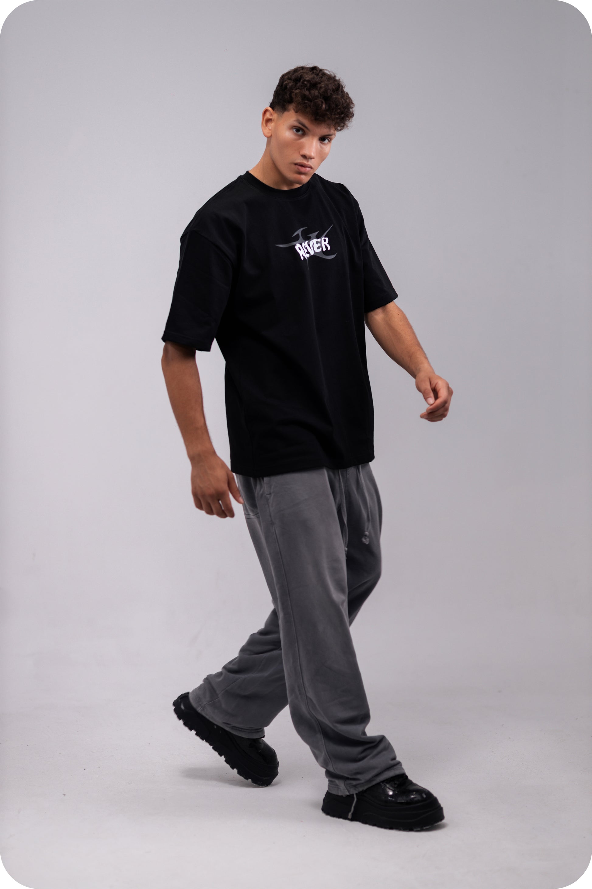REVER – Oversized T-Shirt – Black [REVER design] Print - REVER
