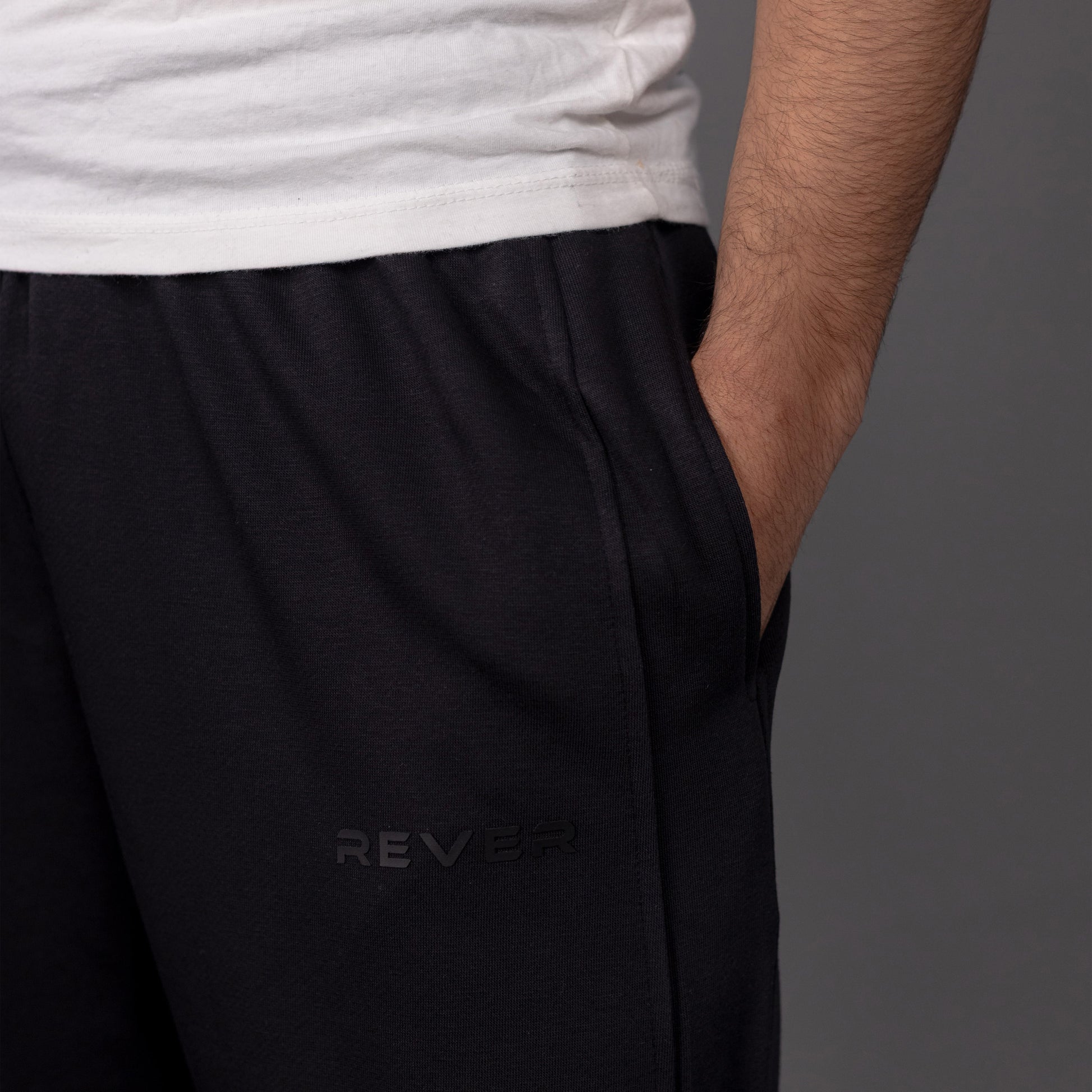 REVER – Baggy Pants – Black PLAIN Baggy Pants – Premium soft fabric, relaxed fit for ultimate comfort and effortless street style.