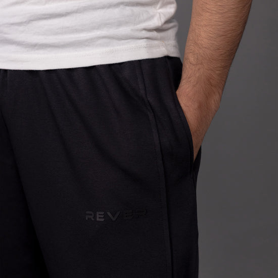 REVER – Baggy Pants – Black PLAIN Baggy Pants – Premium soft fabric, relaxed fit for ultimate comfort and effortless street style.