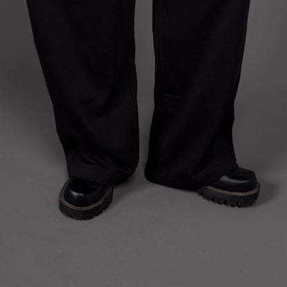 REVER – Baggy Pants – Black PLAIN Baggy Pants – Premium soft fabric, relaxed fit for ultimate comfort and effortless street style.