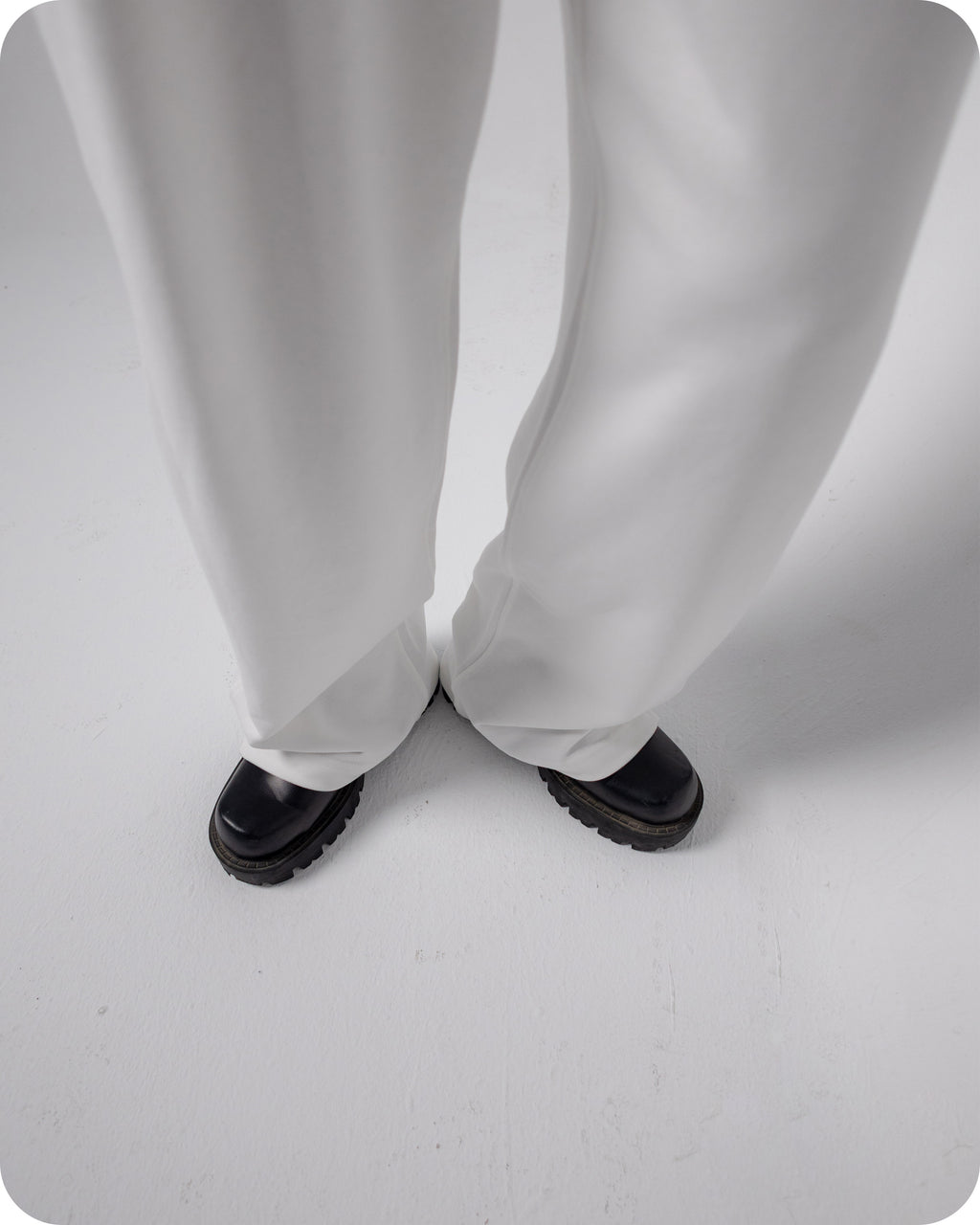 REVER – Baggy Pants – Off White PLAIN Baggy Pants – Premium soft fabric, relaxed fit for ultimate comfort and effortless street style.