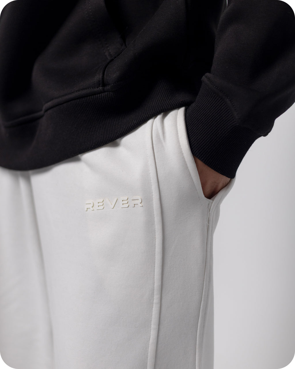 REVER – Baggy Pants – Off White PLAIN Baggy Pants – Premium soft fabric, relaxed fit for ultimate comfort and effortless street style.