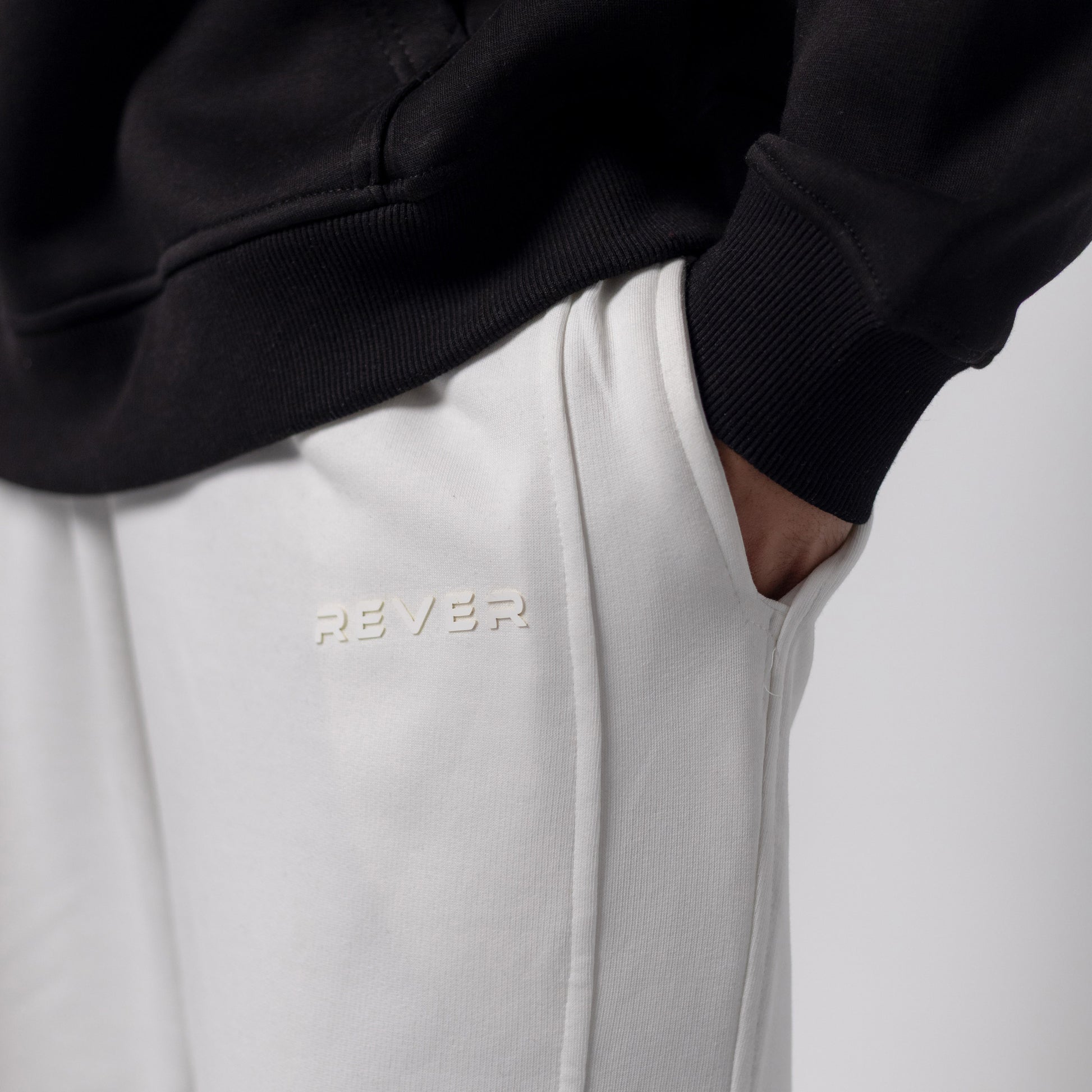 REVER – Baggy Pants – Off White PLAIN Baggy Pants – Premium soft fabric, relaxed fit for ultimate comfort and effortless street style.