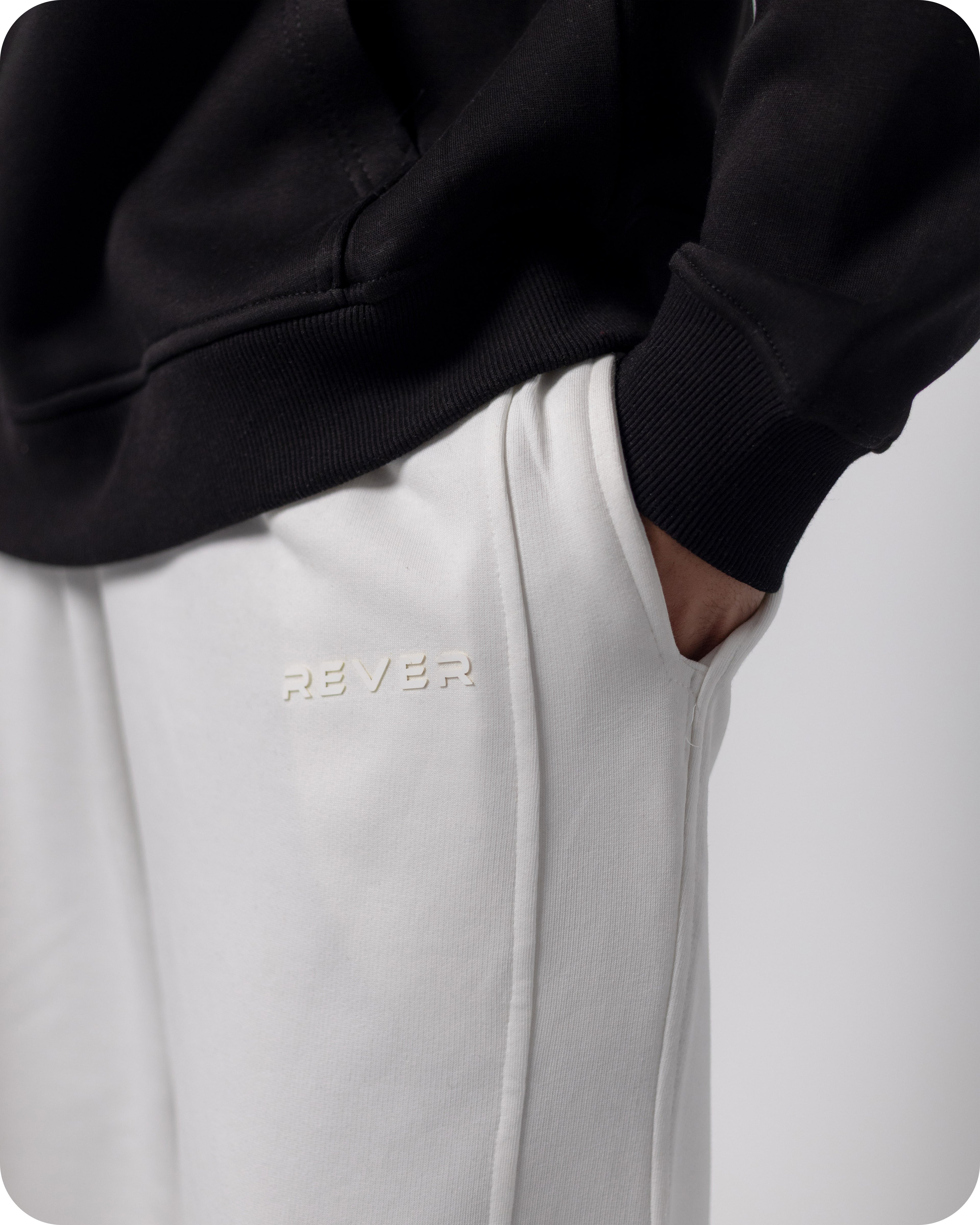 REVER – Baggy Pants – Off White PLAIN Baggy Pants – Premium soft fabric, relaxed fit for ultimate comfort and effortless street style.