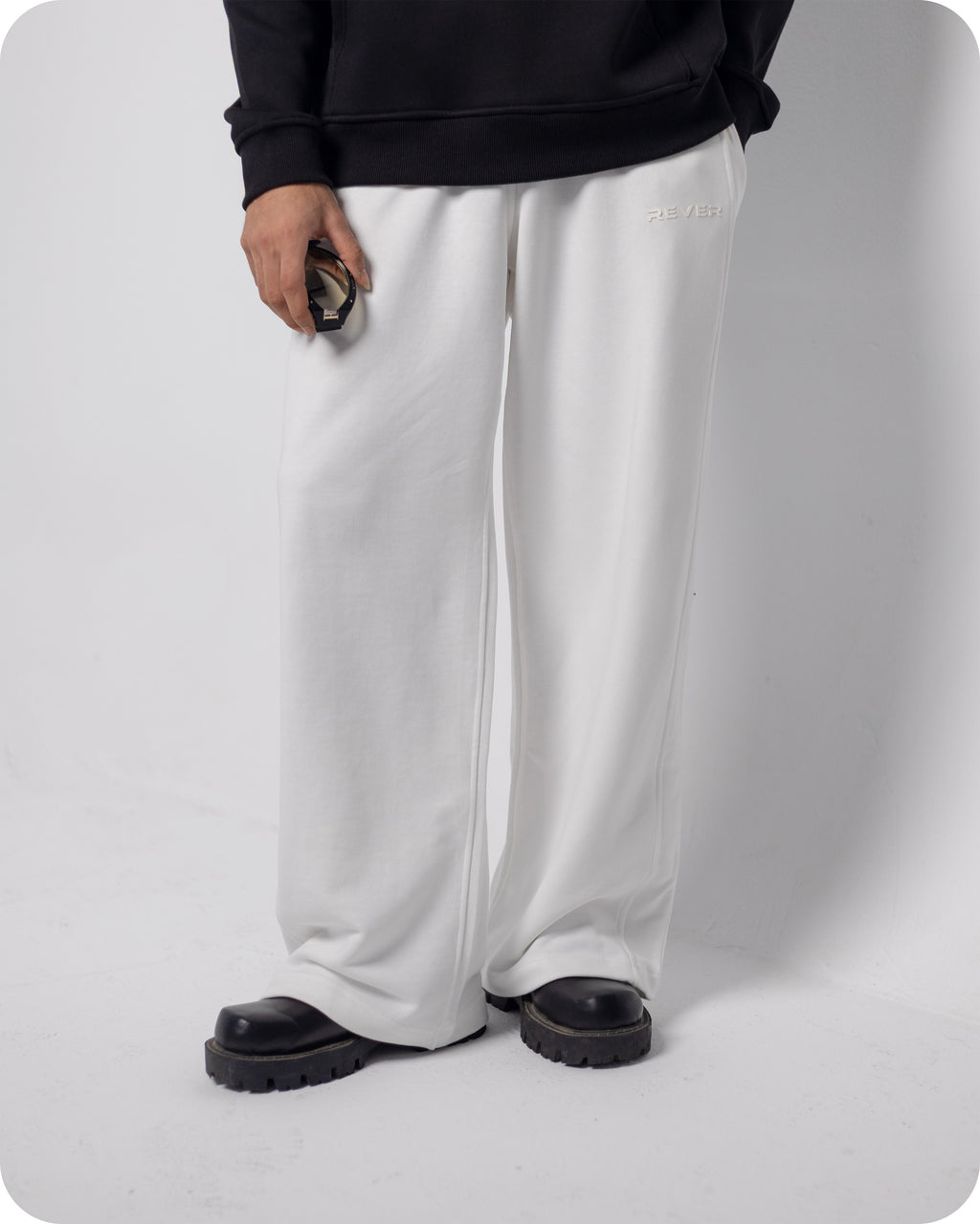 REVER – Baggy Pants – Off White PLAIN Baggy Pants – Premium soft fabric, relaxed fit for ultimate comfort and effortless street style.