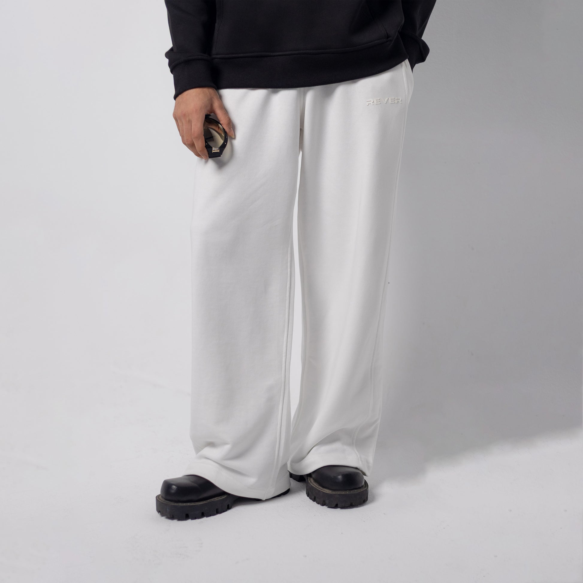 REVER – Baggy Pants – Off White PLAIN Baggy Pants – Premium soft fabric, relaxed fit for ultimate comfort and effortless street style.