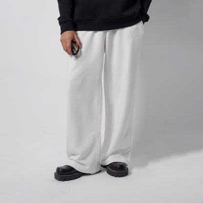 REVER – Baggy Pants – Off White PLAIN Baggy Pants – Premium soft fabric, relaxed fit for ultimate comfort and effortless street style.