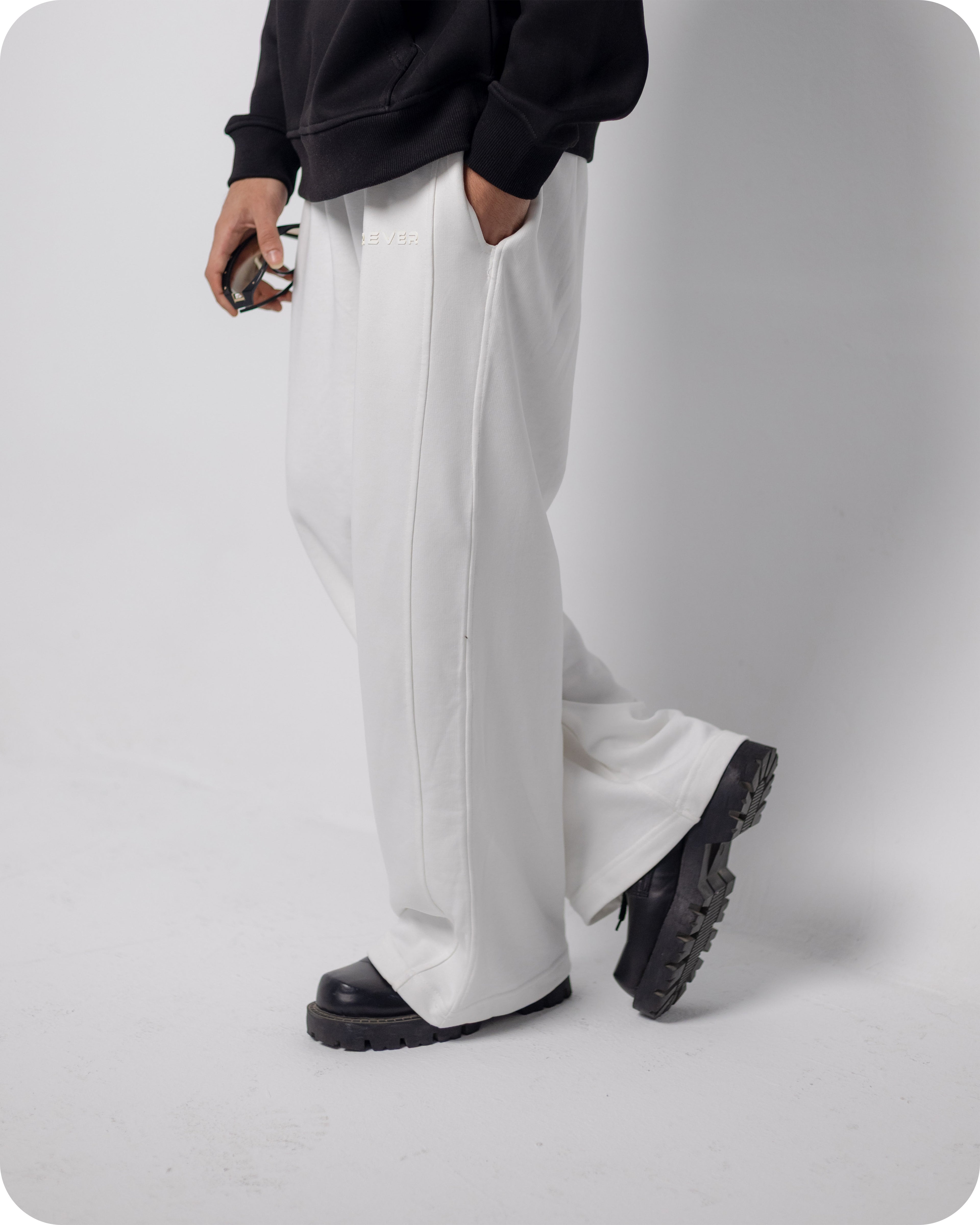 REVER – Baggy Pants – Off White PLAIN Baggy Pants – Premium soft fabric, relaxed fit for ultimate comfort and effortless street style.