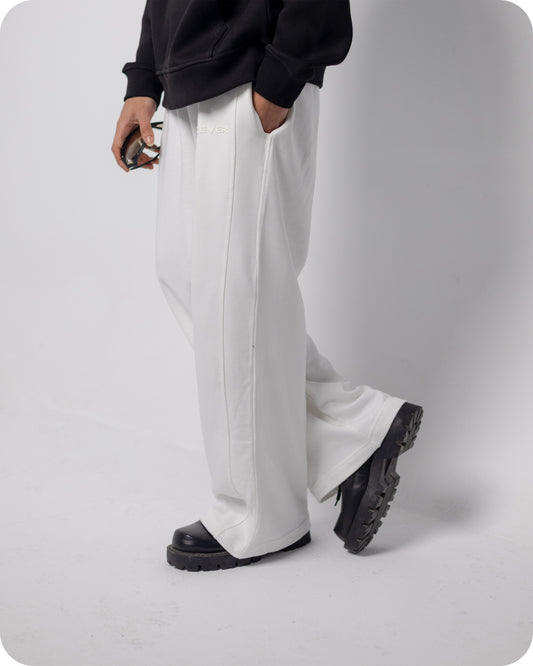 REVER – Baggy Pants – Off White PLAIN Baggy Pants – Premium soft fabric, relaxed fit for ultimate comfort and effortless street style.