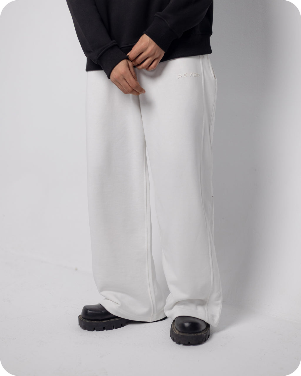 REVER – Baggy Pants – Off White PLAIN Baggy Pants – Premium soft fabric, relaxed fit for ultimate comfort and effortless street style.