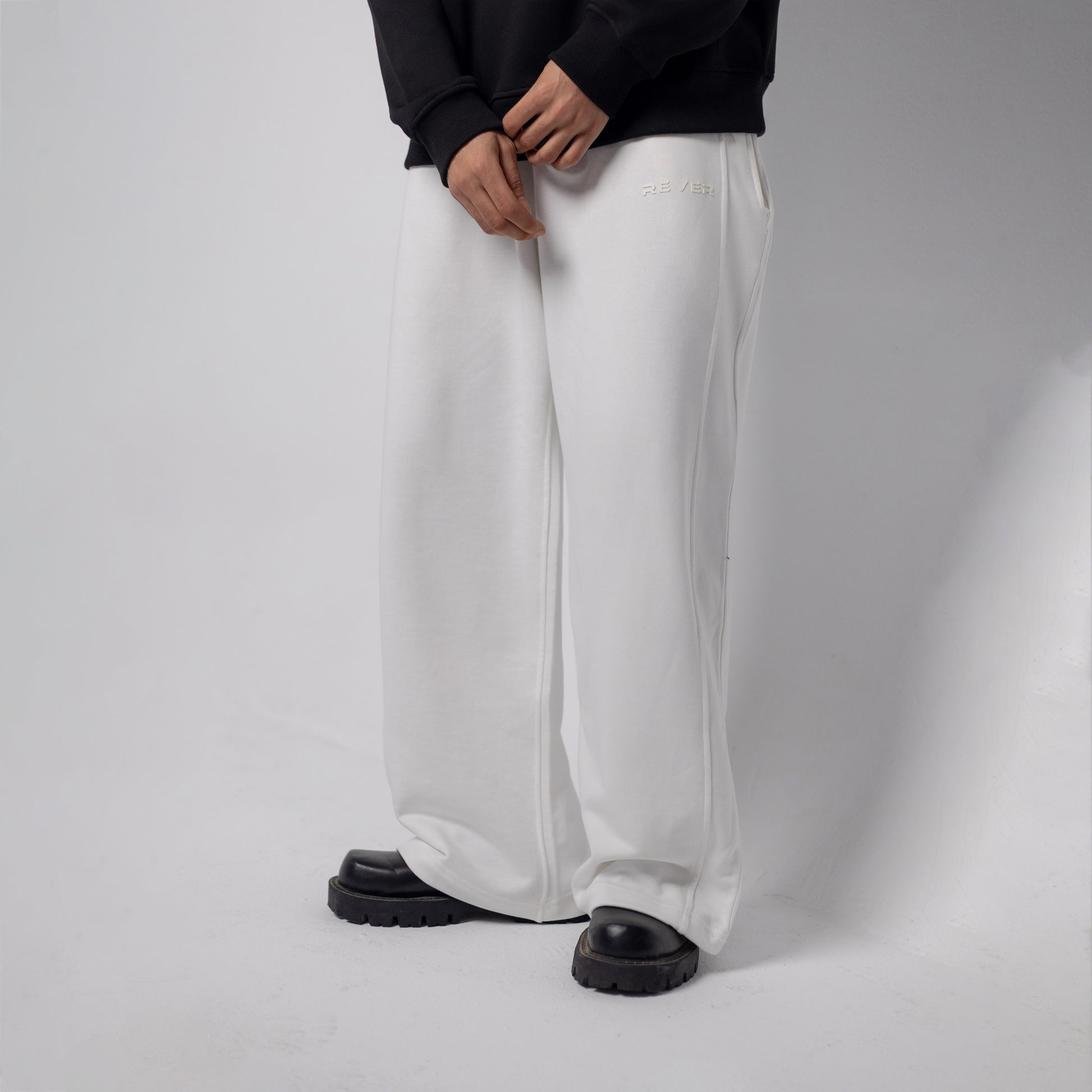 REVER – Baggy Pants – Off White PLAIN Baggy Pants – Premium soft fabric, relaxed fit for ultimate comfort and effortless street style.