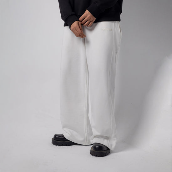 REVER – Baggy Pants – Off White PLAIN Baggy Pants – Premium soft fabric, relaxed fit for ultimate comfort and effortless street style.