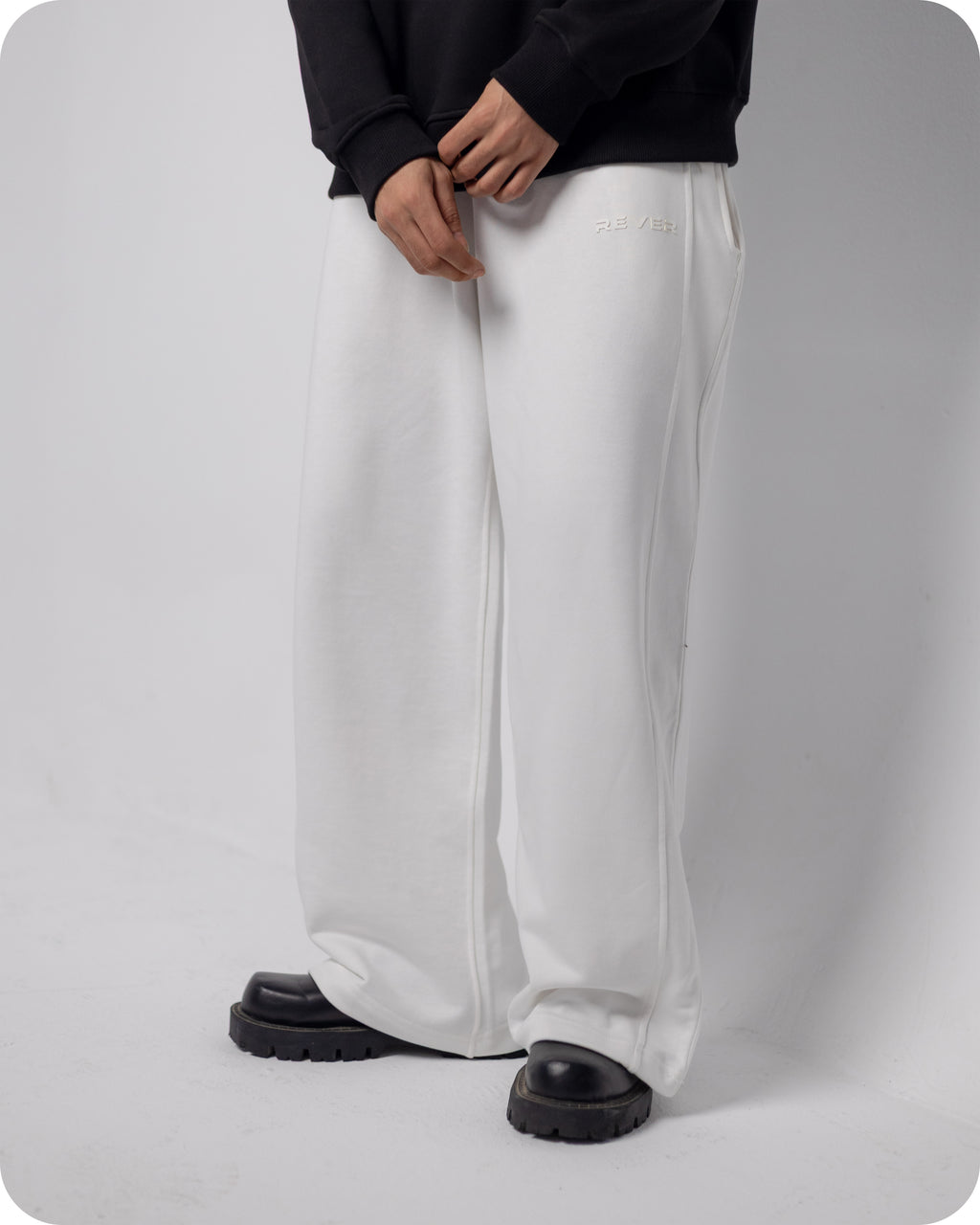 REVER – Baggy Pants – Off White PLAIN Baggy Pants – Premium soft fabric, relaxed fit for ultimate comfort and effortless street style.