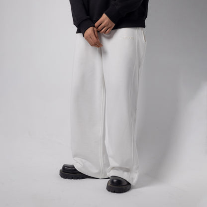 REVER – Baggy Pants – Off White PLAIN Baggy Pants – Premium soft fabric, relaxed fit for ultimate comfort and effortless street style.