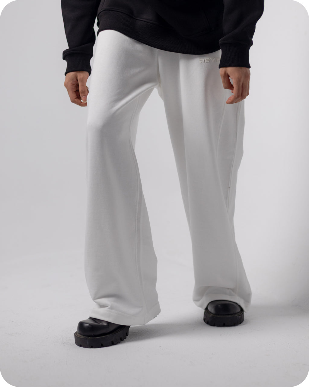 REVER – Baggy Pants – Off White PLAIN Baggy Pants – Premium soft fabric, relaxed fit for ultimate comfort and effortless street style.