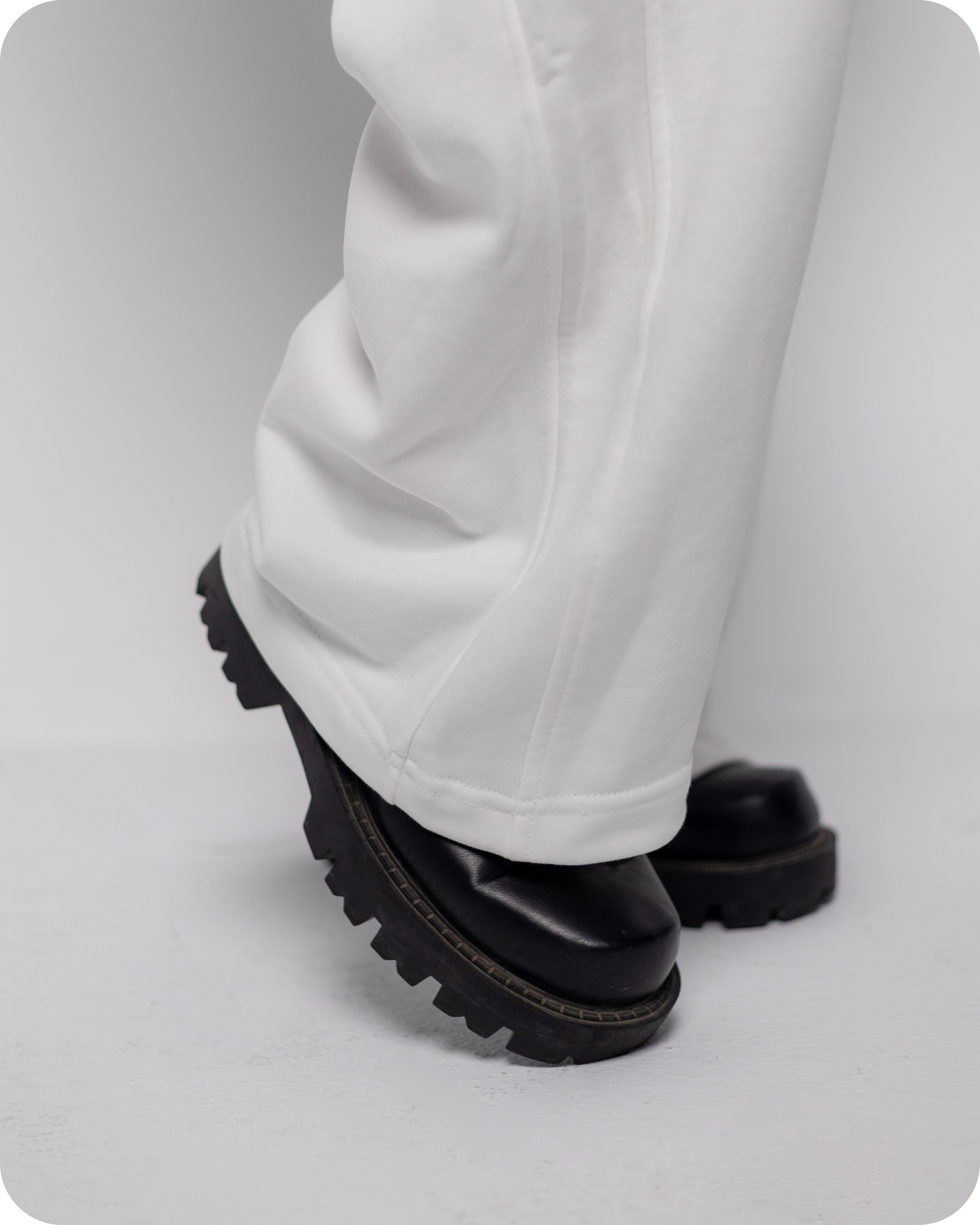 REVER – Baggy Pants – Off White PLAIN Baggy Pants – Premium soft fabric, relaxed fit for ultimate comfort and effortless street style.