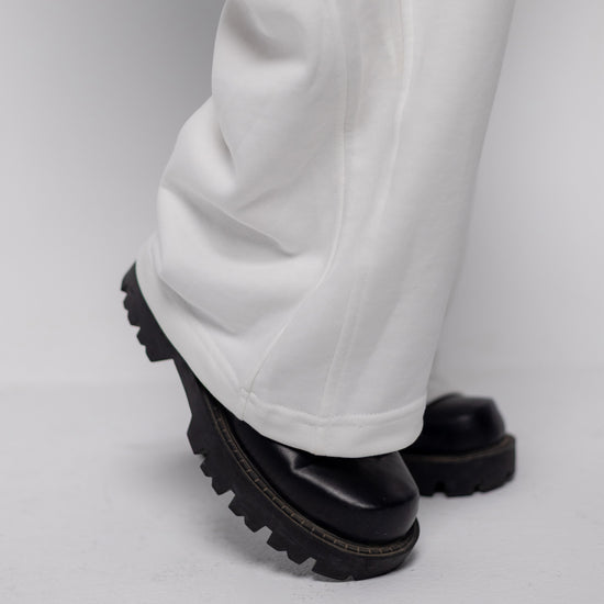 REVER – Baggy Pants – Off White PLAIN Baggy Pants – Premium soft fabric, relaxed fit for ultimate comfort and effortless street style.