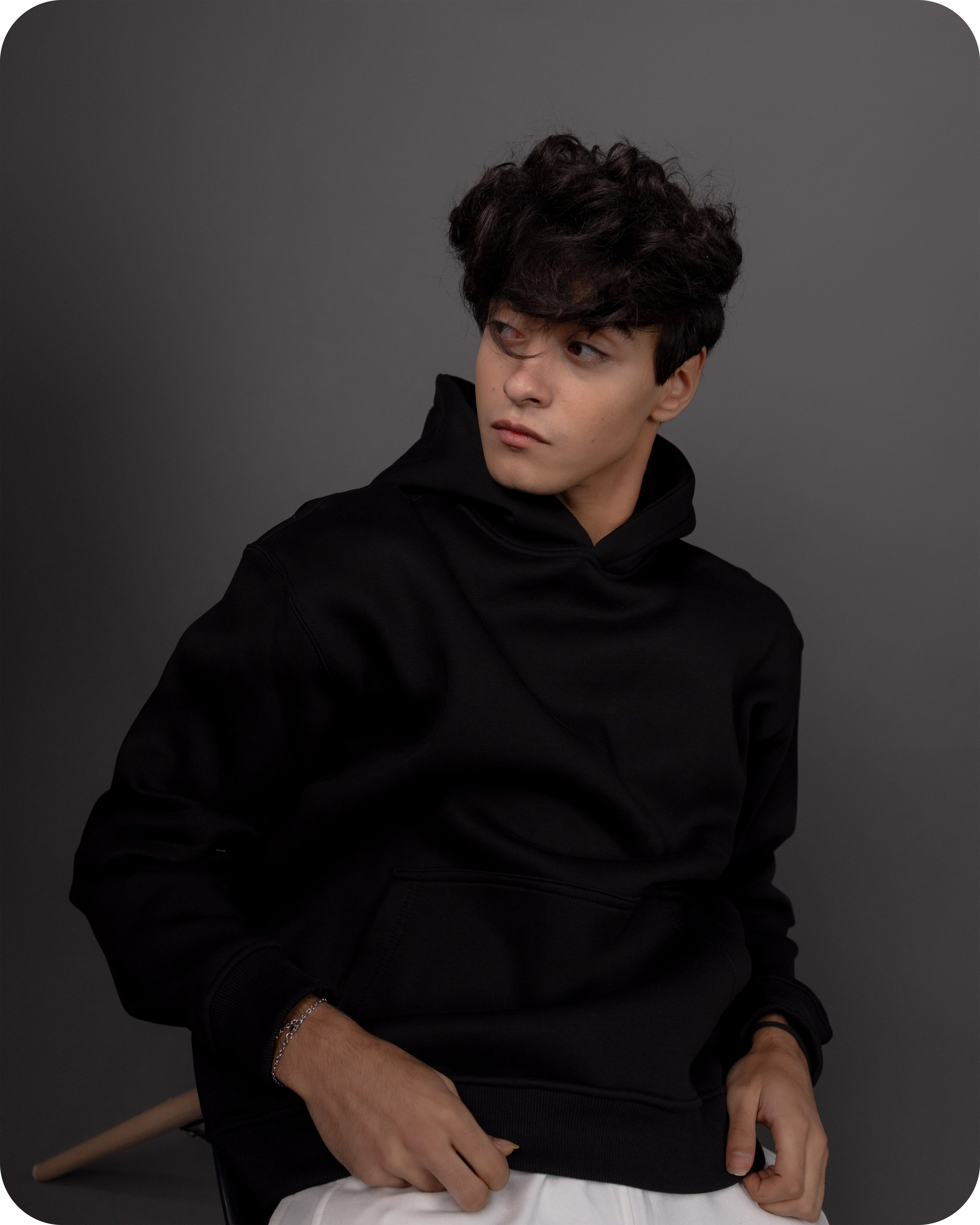REVER – Oversized Hoodie – Black PLAIN Hoodie Print – Premium soft fabric, relaxed fit for ultimate comfort and effortless street style.
