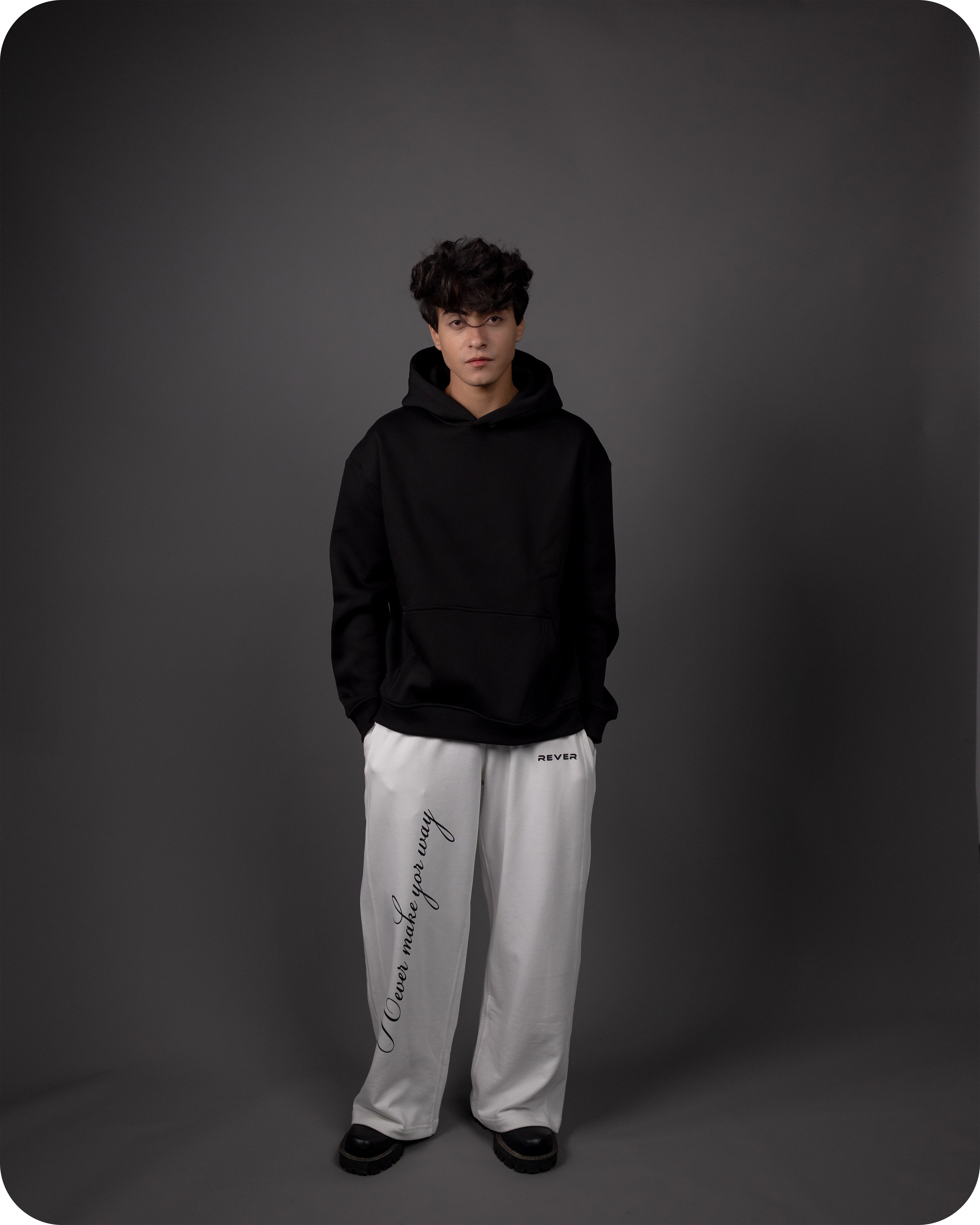 REVER – Oversized Hoodie – Black PLAIN Hoodie Print – Premium soft fabric, relaxed fit for ultimate comfort and effortless street style.