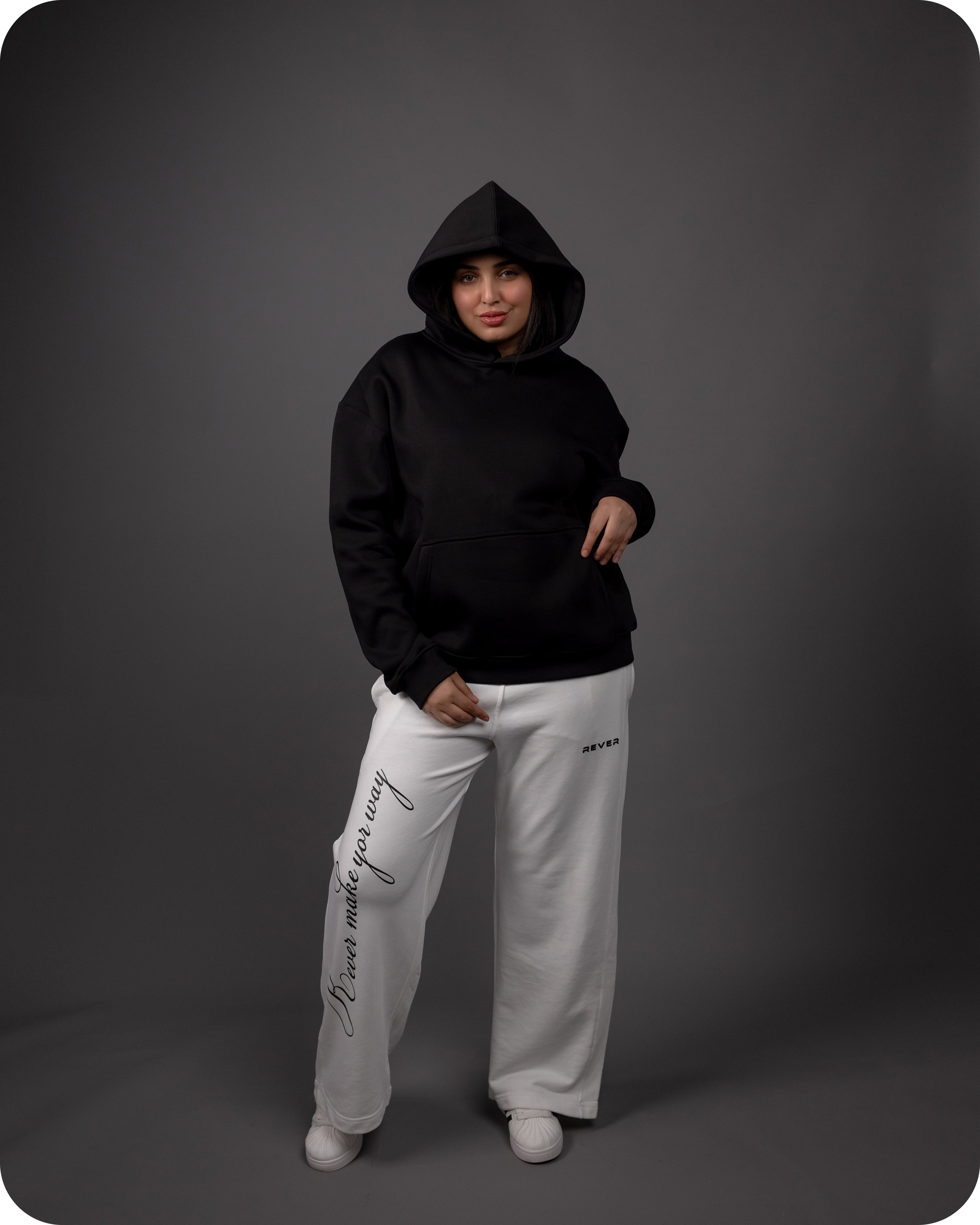 REVER – Oversized Hoodie – Black PLAIN Hoodie Print – Premium soft fabric, relaxed fit for ultimate comfort and effortless street style.