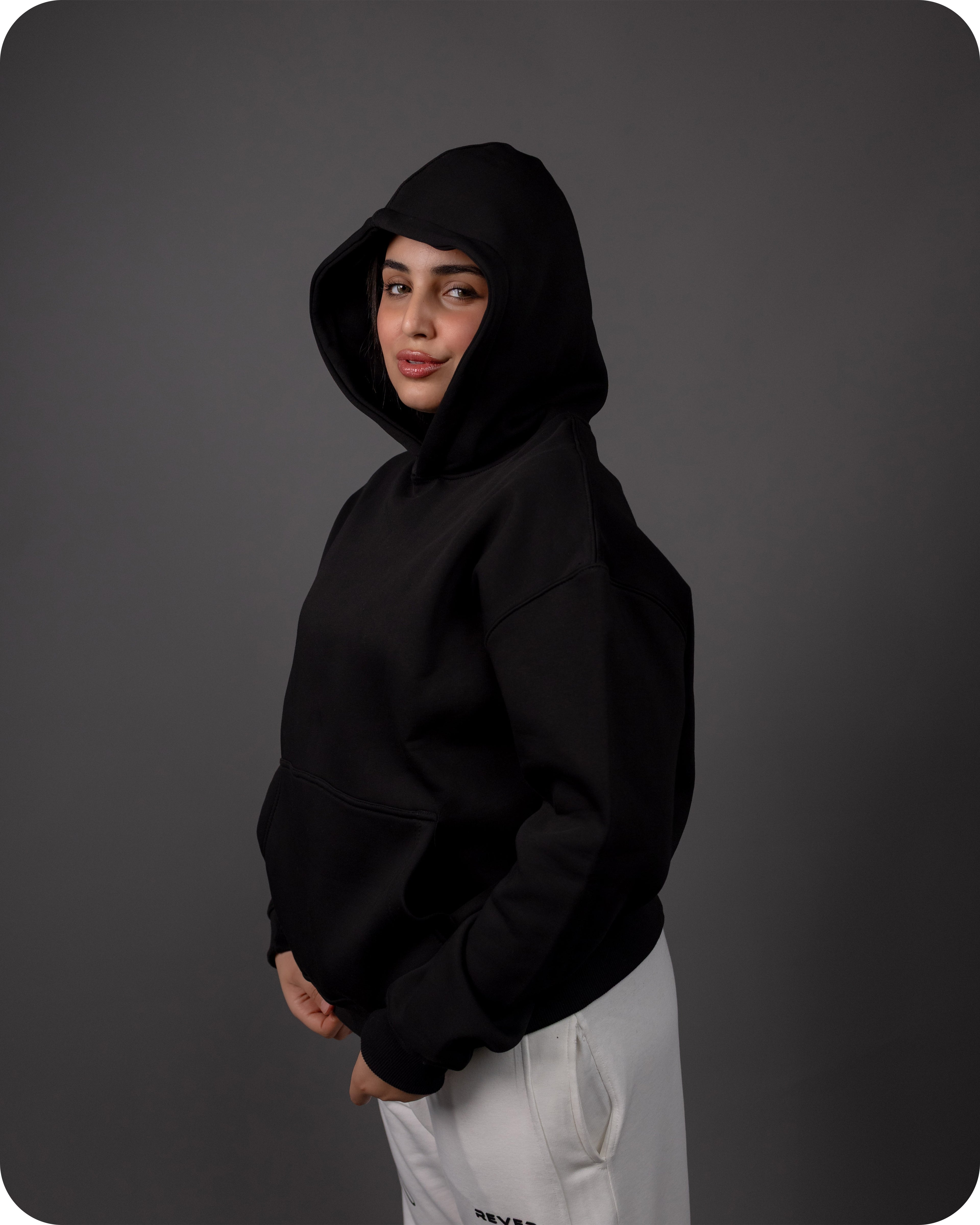 REVER – Oversized Hoodie – Black PLAIN Hoodie Print – Premium soft fabric, relaxed fit for ultimate comfort and effortless street style.