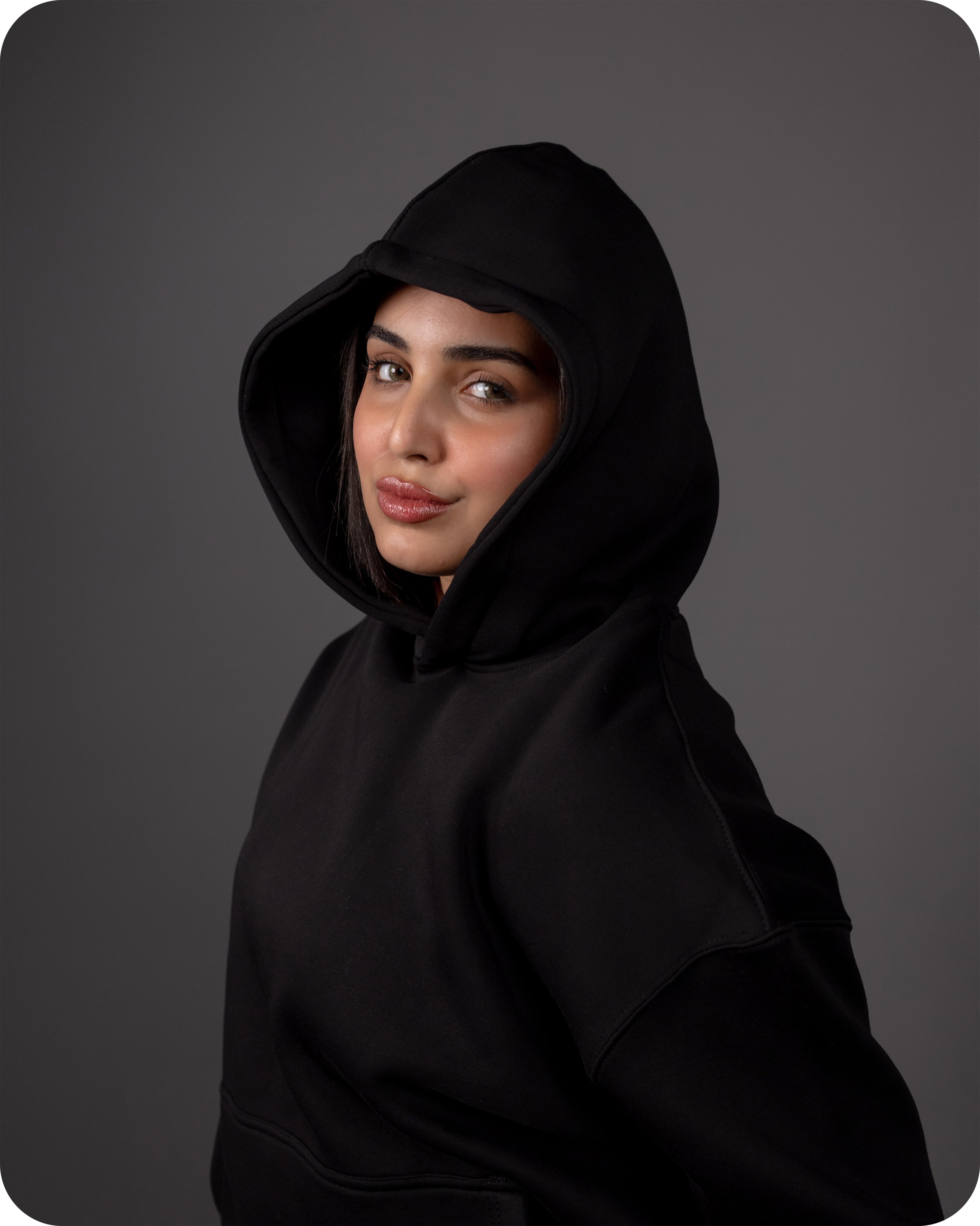 REVER – Oversized Hoodie – Black PLAIN Hoodie Print – Premium soft fabric, relaxed fit for ultimate comfort and effortless street style.