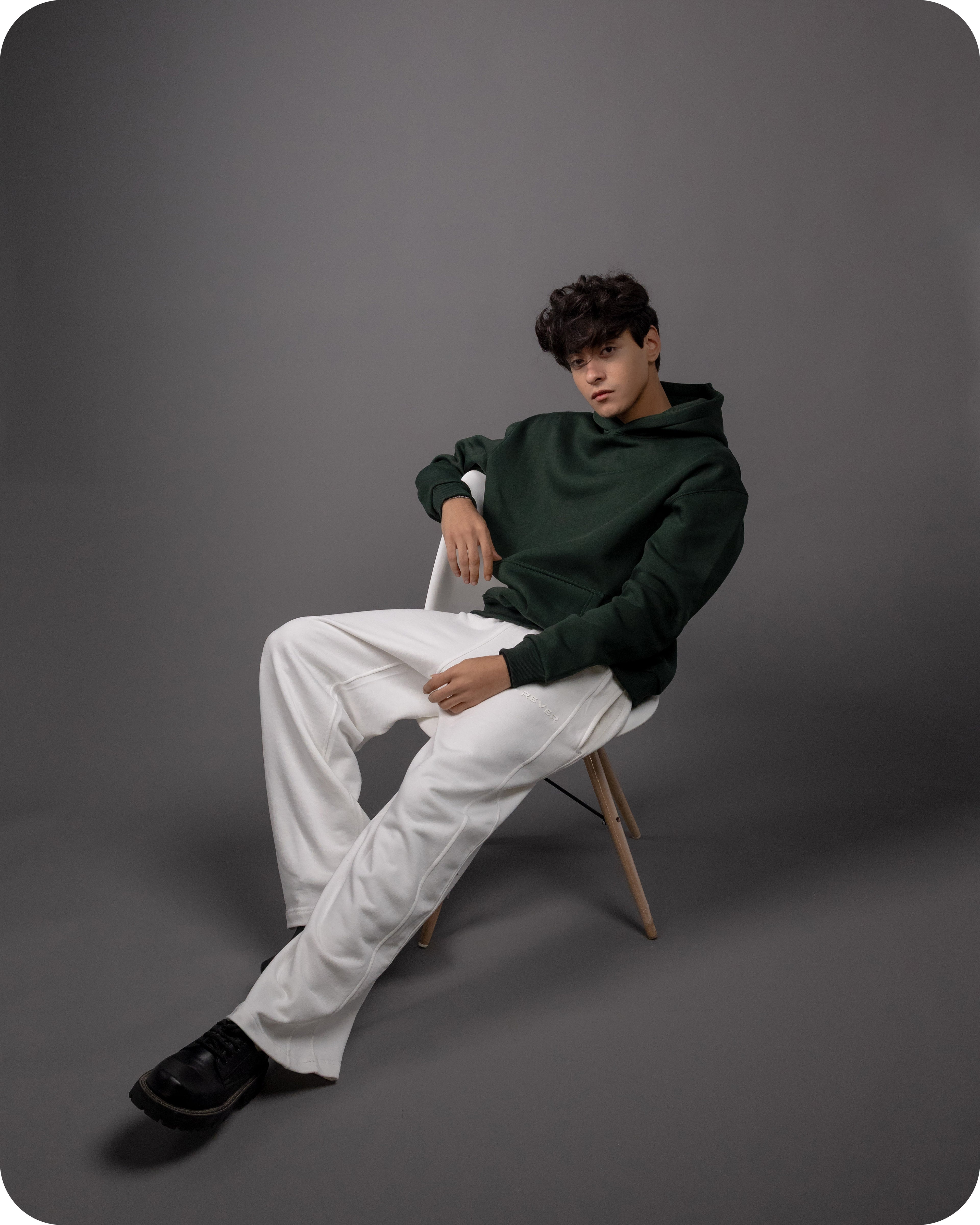 REVER – Oversized Hoodie – Dark Green PLAIN Hoodie Print – Premium soft fabric, relaxed fit for ultimate comfort and effortless street style.