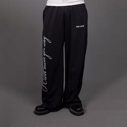REVER – Baggy Pants – Black PRINTED Baggy Pants – Premium soft fabric, relaxed fit for ultimate comfort and effortless street style.