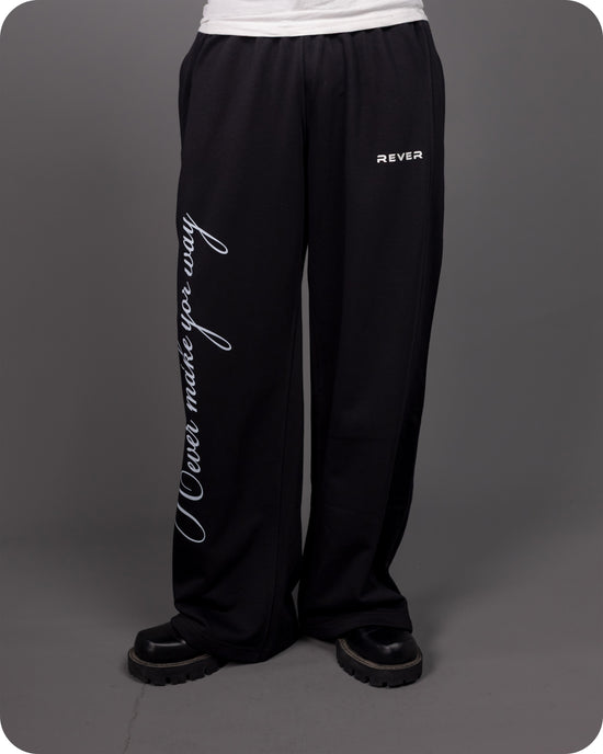 REVER – Baggy Pants – Black PRINTED Baggy Pants – Premium soft fabric, relaxed fit for ultimate comfort and effortless street style.