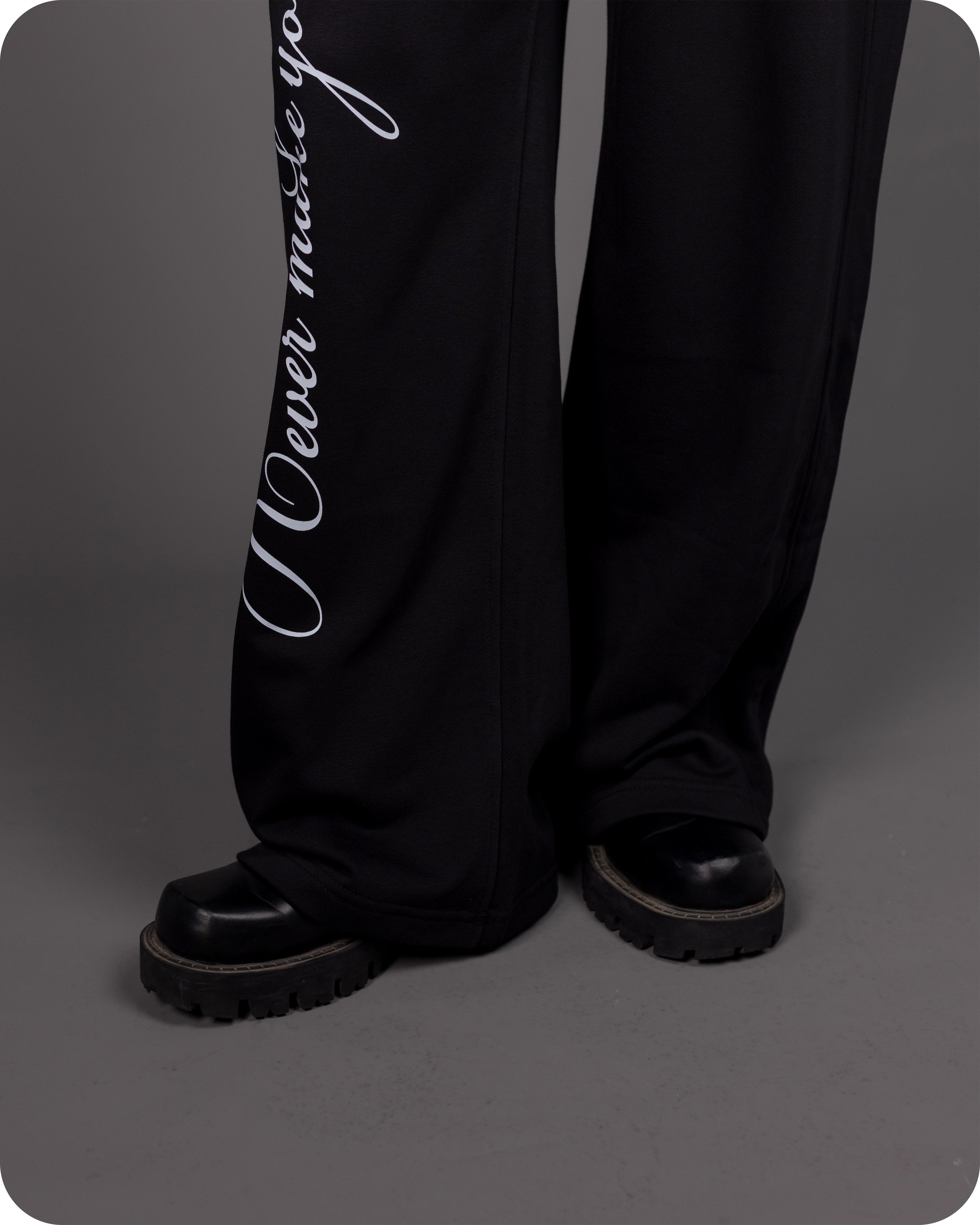 REVER – Baggy Pants – Black PRINTED Baggy Pants – Premium soft fabric, relaxed fit for ultimate comfort and effortless street style.