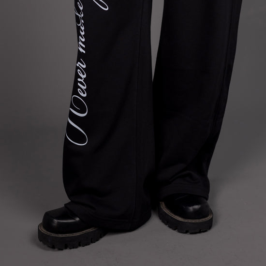 REVER – Baggy Pants – Black PRINTED Baggy Pants – Premium soft fabric, relaxed fit for ultimate comfort and effortless street style.