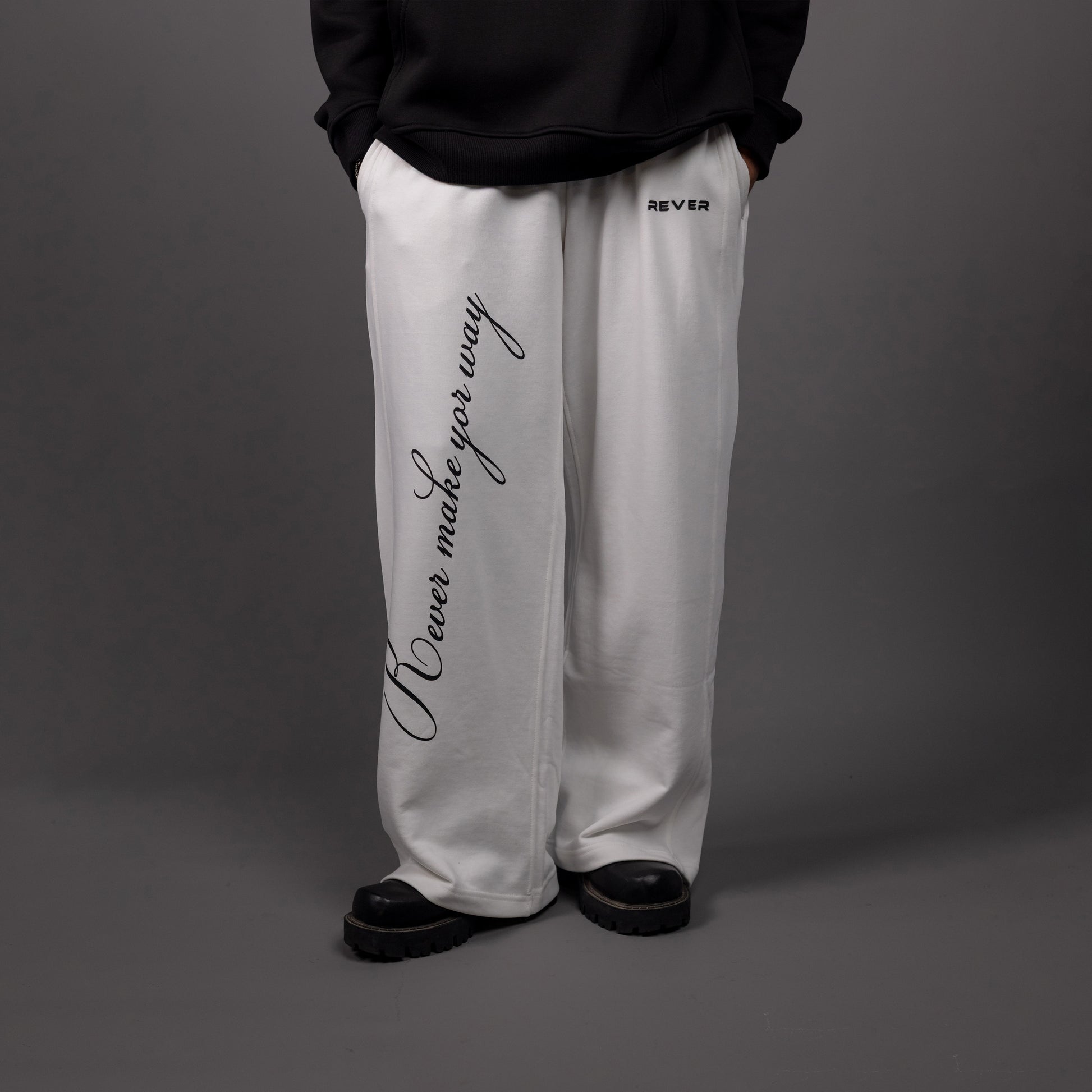 REVER – Baggy Pants – Off White PRINTED Baggy Pants – Premium soft fabric, relaxed fit for ultimate comfort and effortless street style.