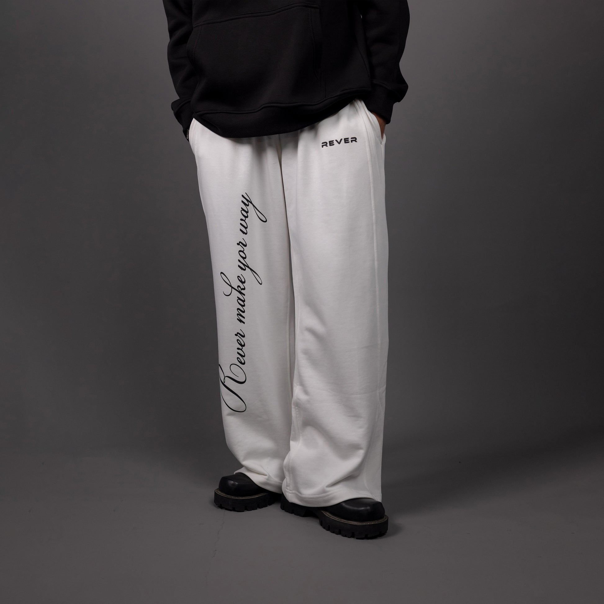 REVER – Baggy Pants – Off White PRINTED Baggy Pants – Premium soft fabric, relaxed fit for ultimate comfort and effortless street style.