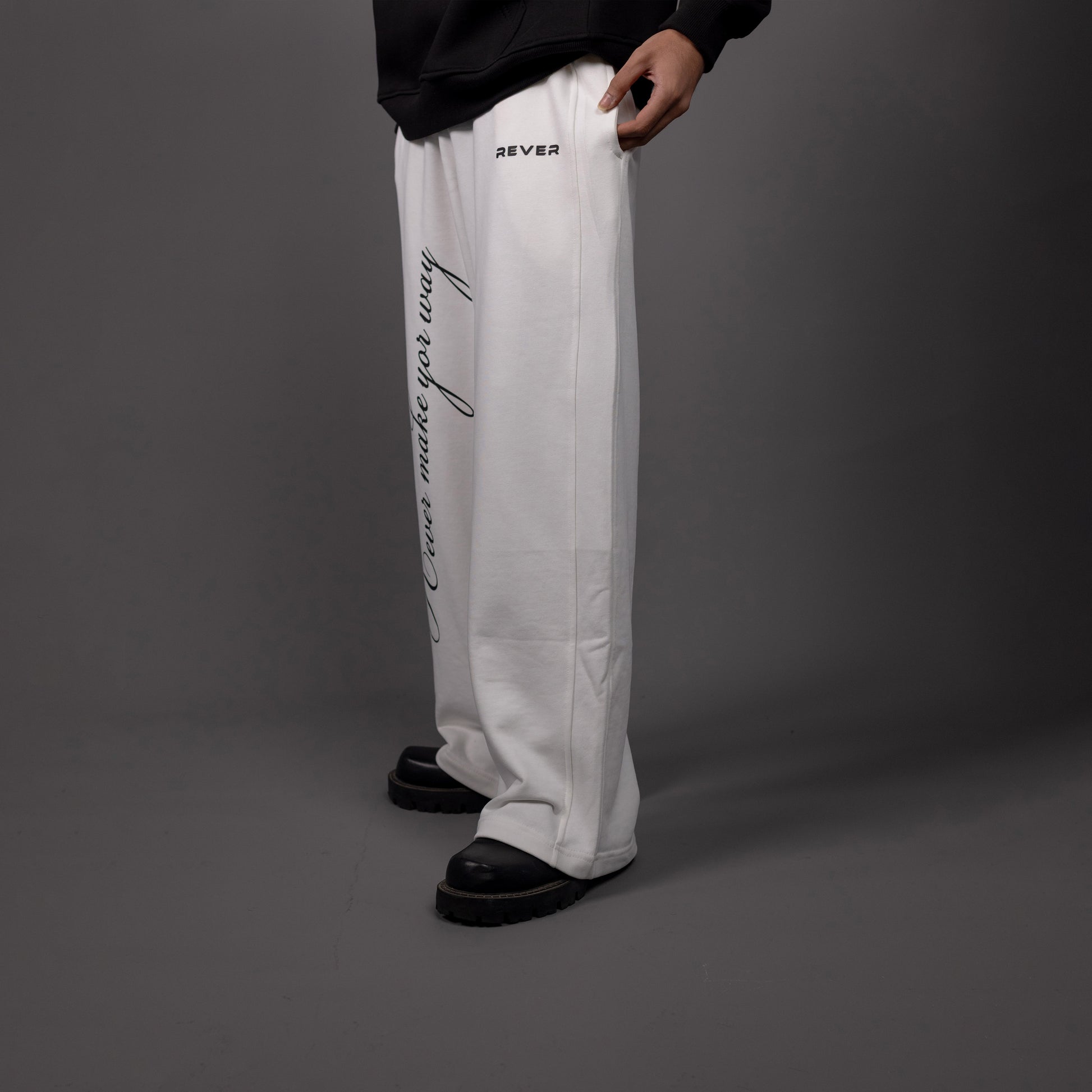 REVER – Baggy Pants – Off White PRINTED Baggy Pants – Premium soft fabric, relaxed fit for ultimate comfort and effortless street style.