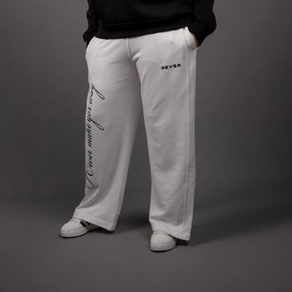 REVER – Baggy Pants – Off White PRINTED Baggy Pants – Premium soft fabric, relaxed fit for ultimate comfort and effortless street style.