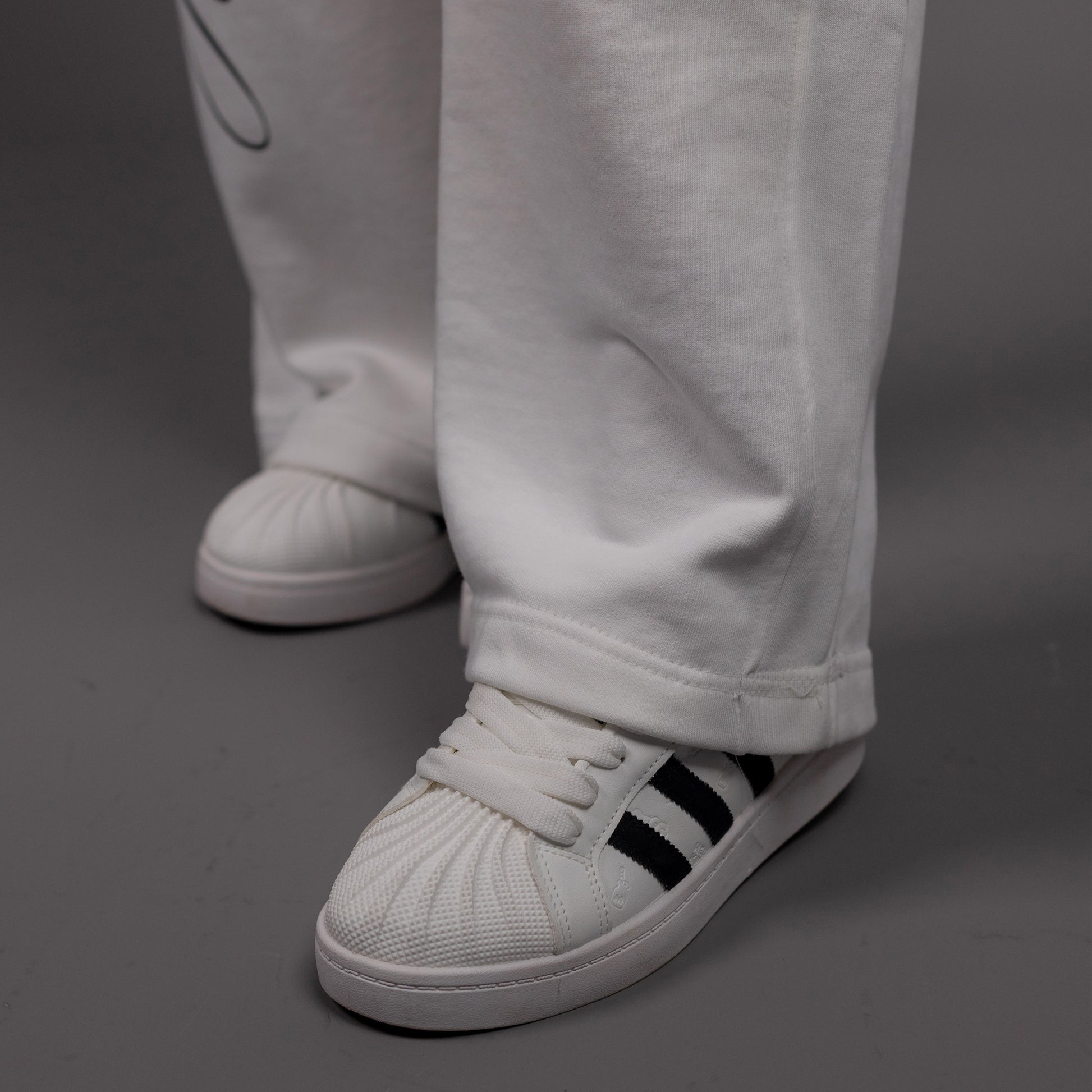 REVER – Baggy Pants – Off White PRINTED Baggy Pants – Premium soft fabric, relaxed fit for ultimate comfort and effortless street style.