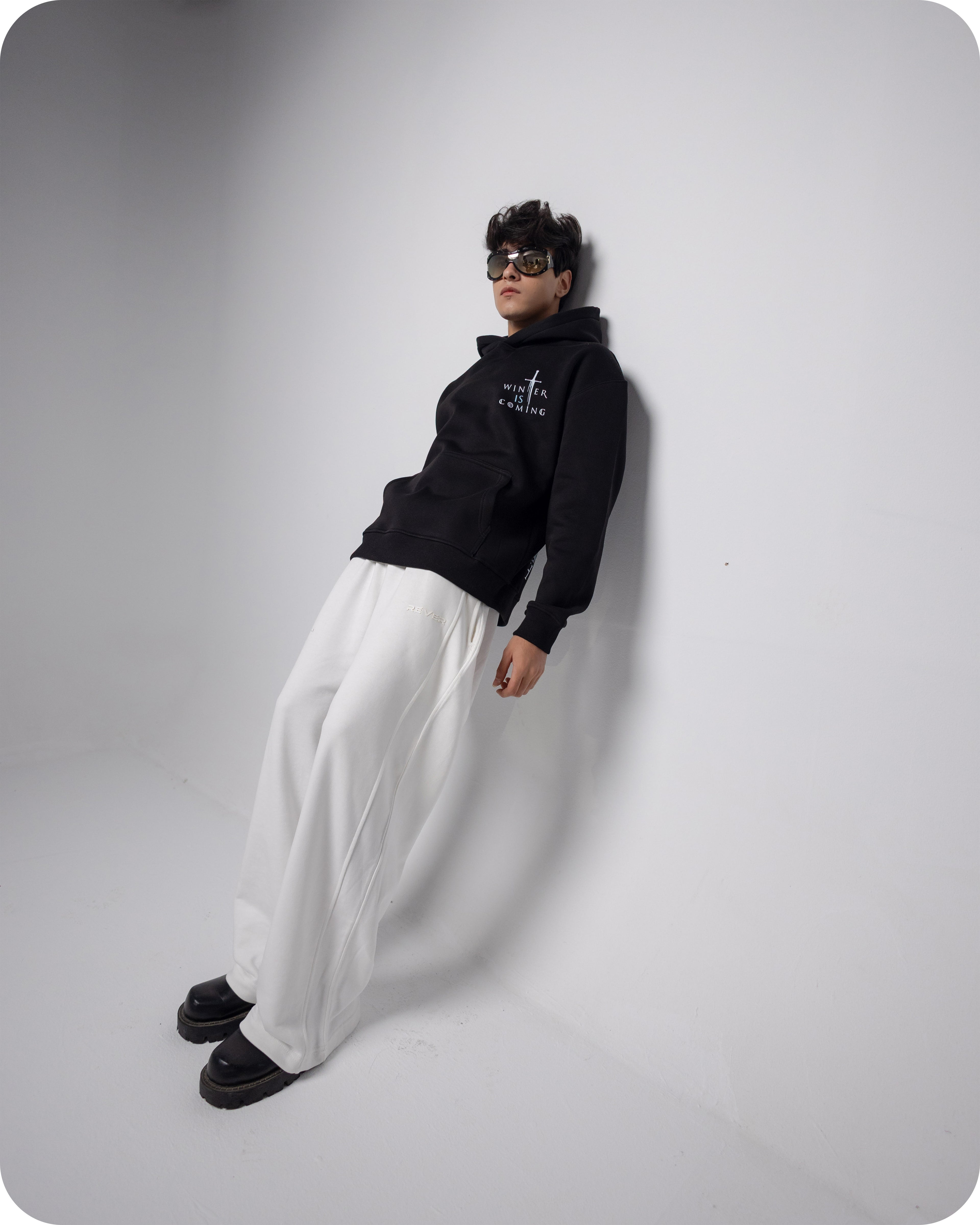 REVER – Oversized Hoodie – Black WINTER IS COMING Print – Premium soft fabric, relaxed fit for ultimate comfort and effortless street style.